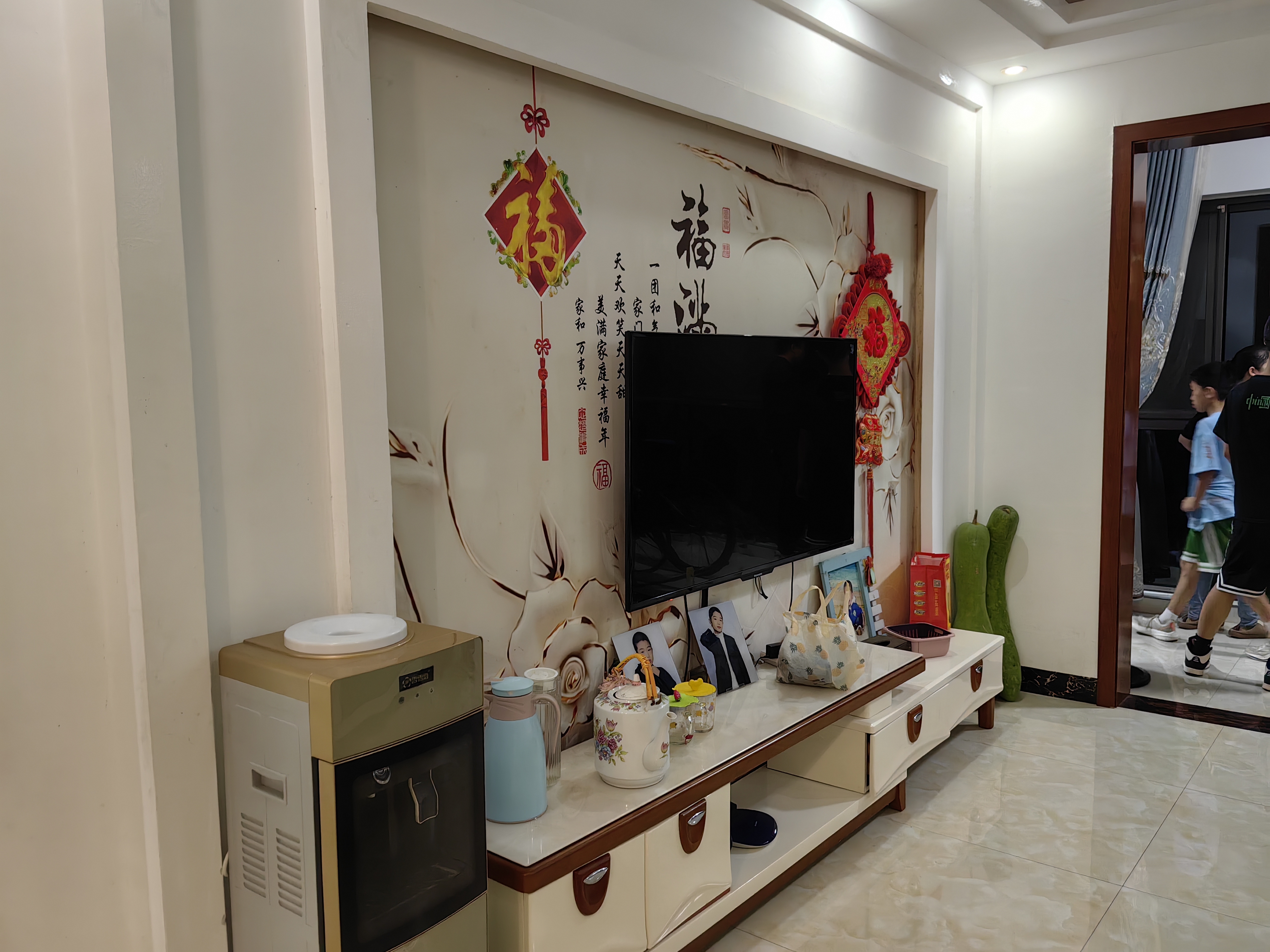 悦江山  4室2厅2卫   88.00万客厅