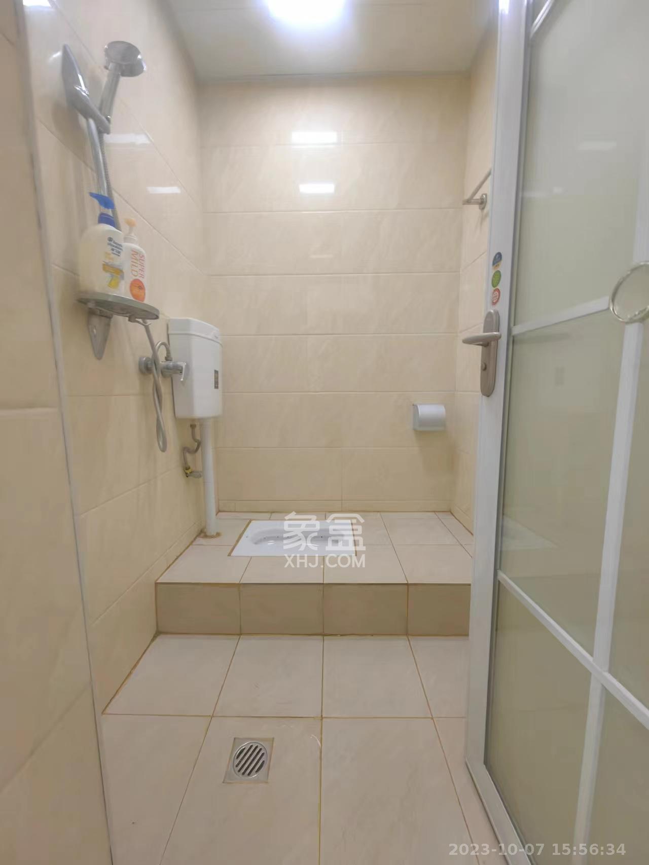 湘农桥社区  4室2厅2卫   3500.00元/月室内图