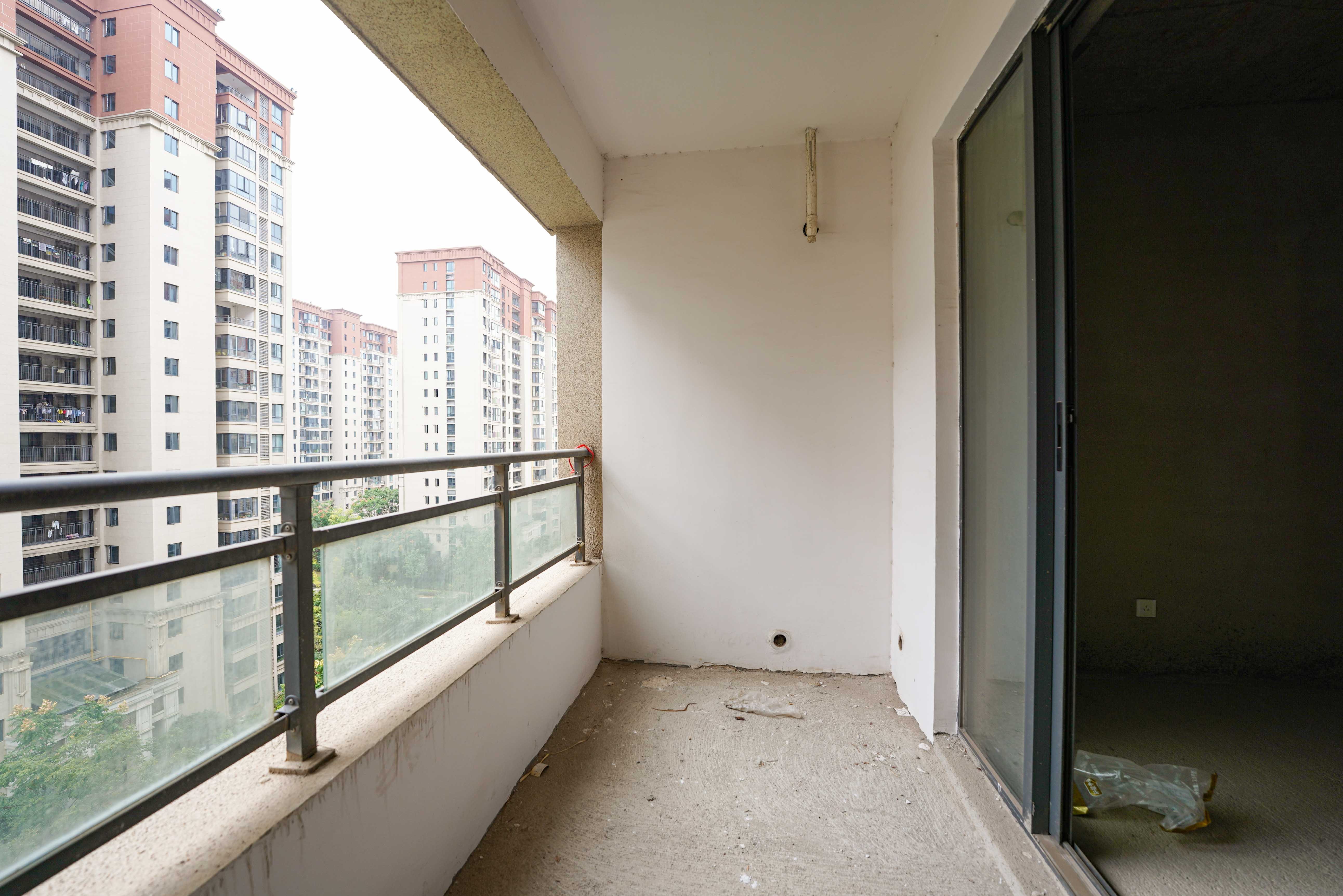 五矿万境蓝山  3室2厅2卫    123.0万阳台