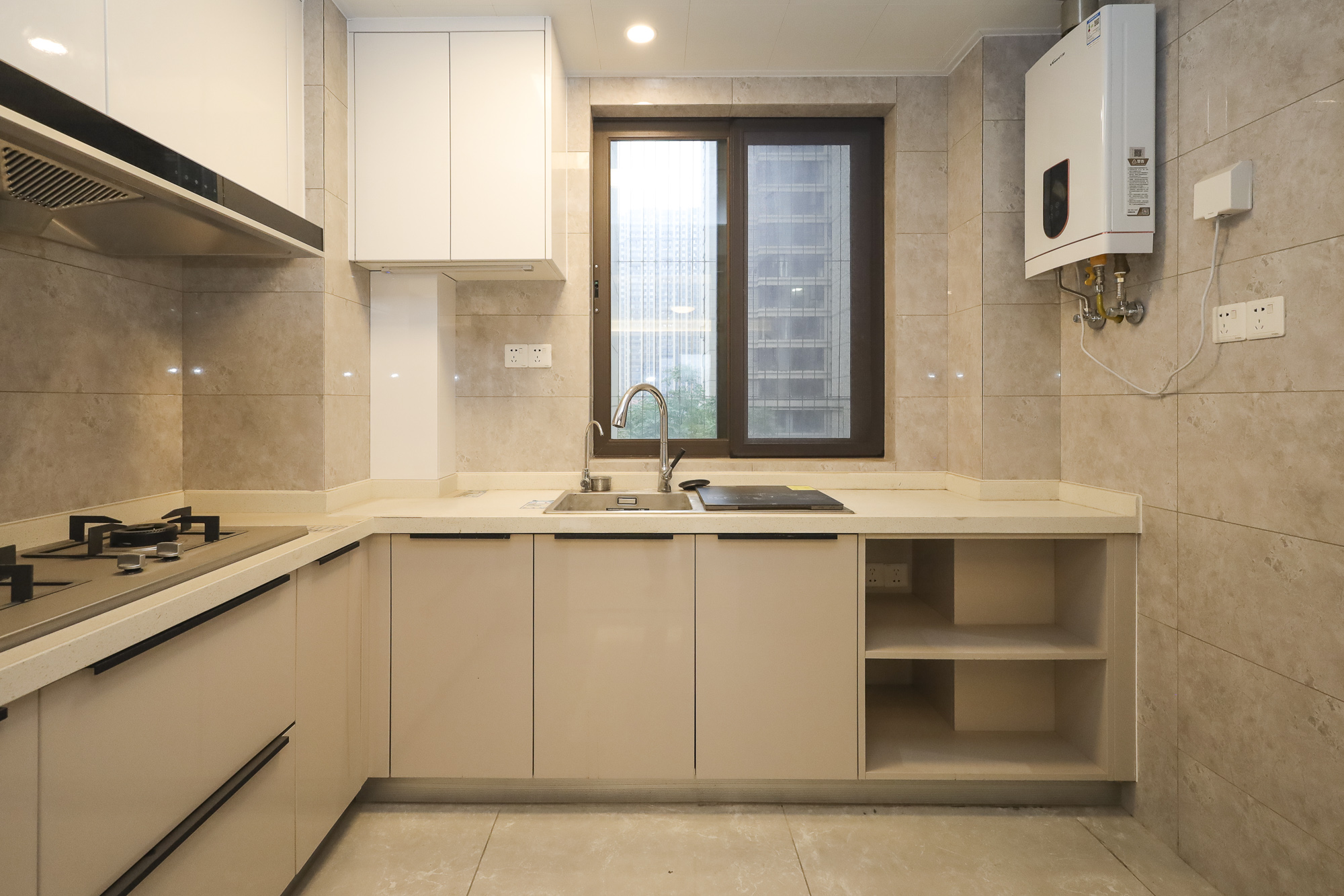 龙湖铂金中心（龙湖春江郦城）  3室2厅2卫    265.0万厨房