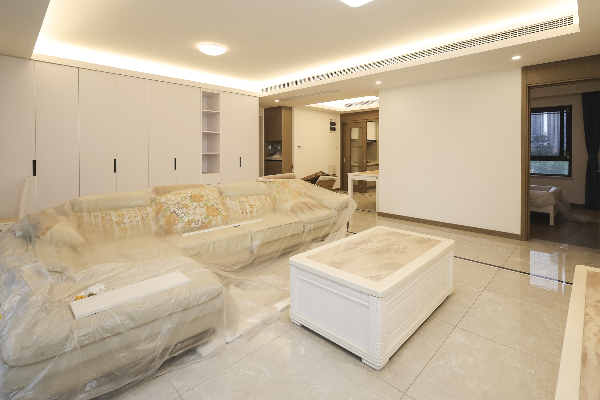 龙湖铂金中心（龙湖春江郦城）  3室2厅2卫    265.0万客厅