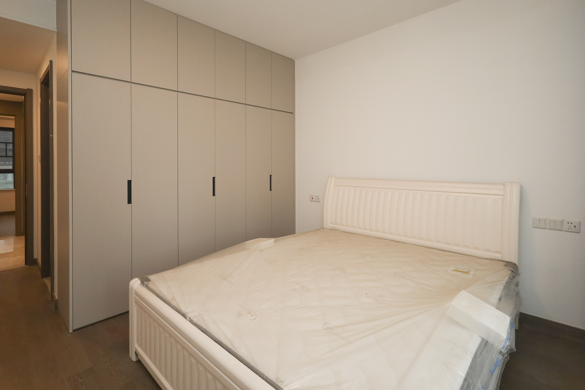 龙湖铂金中心（龙湖春江郦城）  3室2厅2卫    265.0万卧室