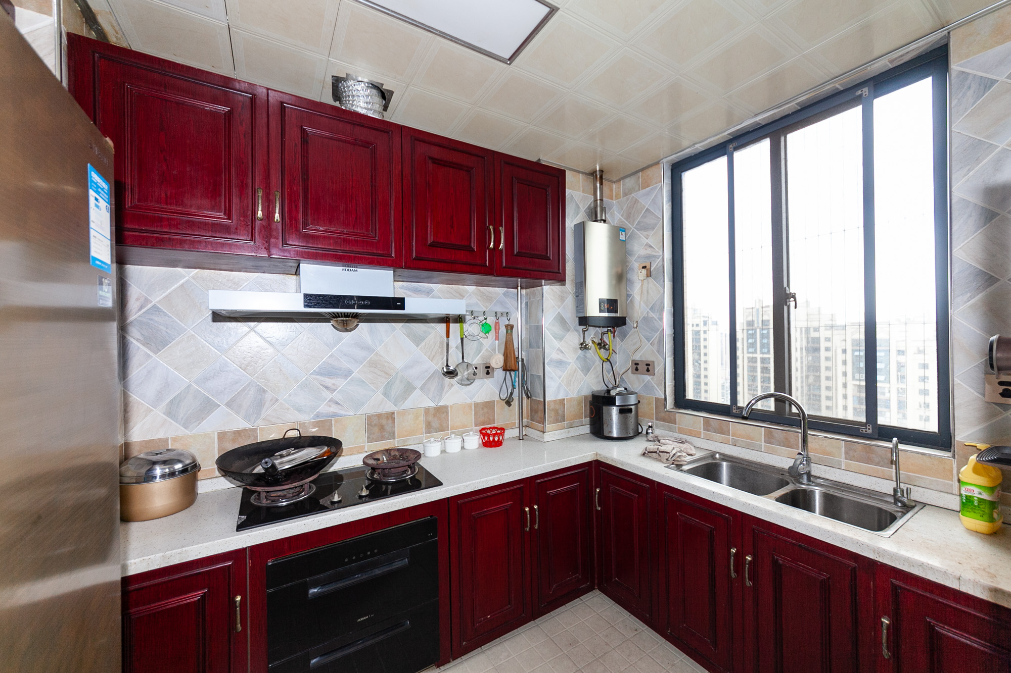 珠江东方明珠(新地东方明珠)三期  3室2厅2卫    80.0万 珠江东方明珠(新地东方明珠)三期  3室2厅2卫    80.0万厨房