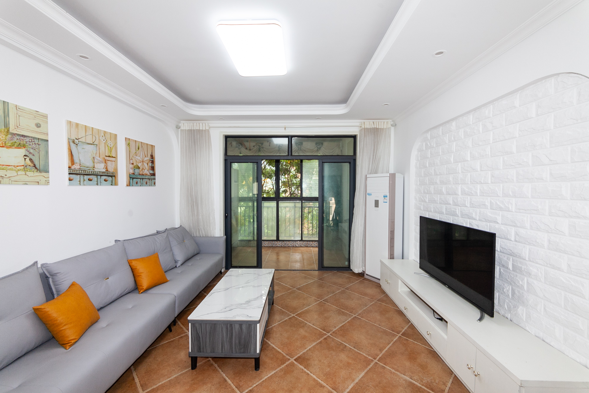 澳海澜庭 3室2厅1卫 76.8万 澳海澜庭 3室2厅1卫 76.8万客厅