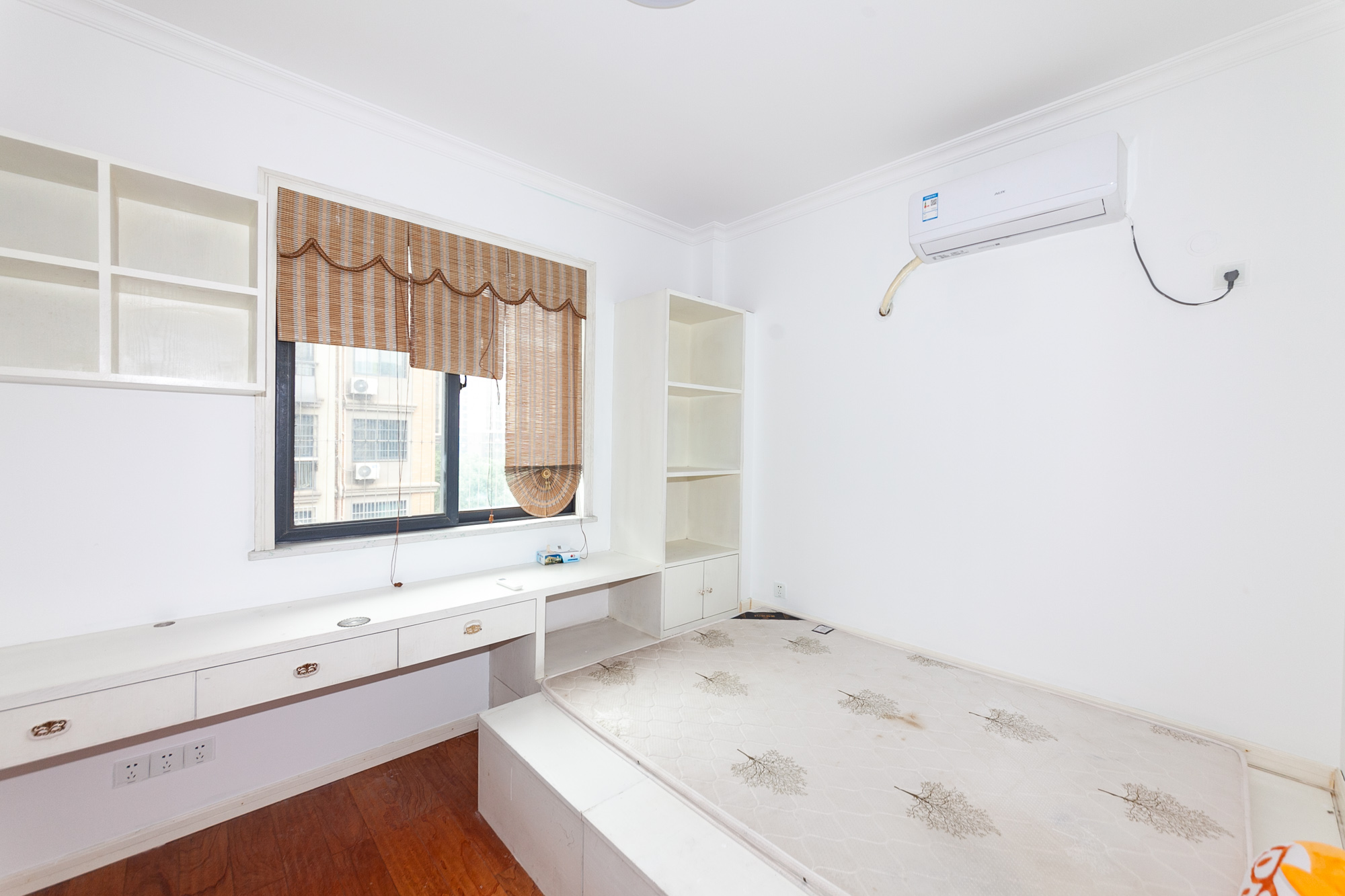 澳海澜庭 3室2厅1卫 76.8万 澳海澜庭 3室2厅1卫 76.8万卧室