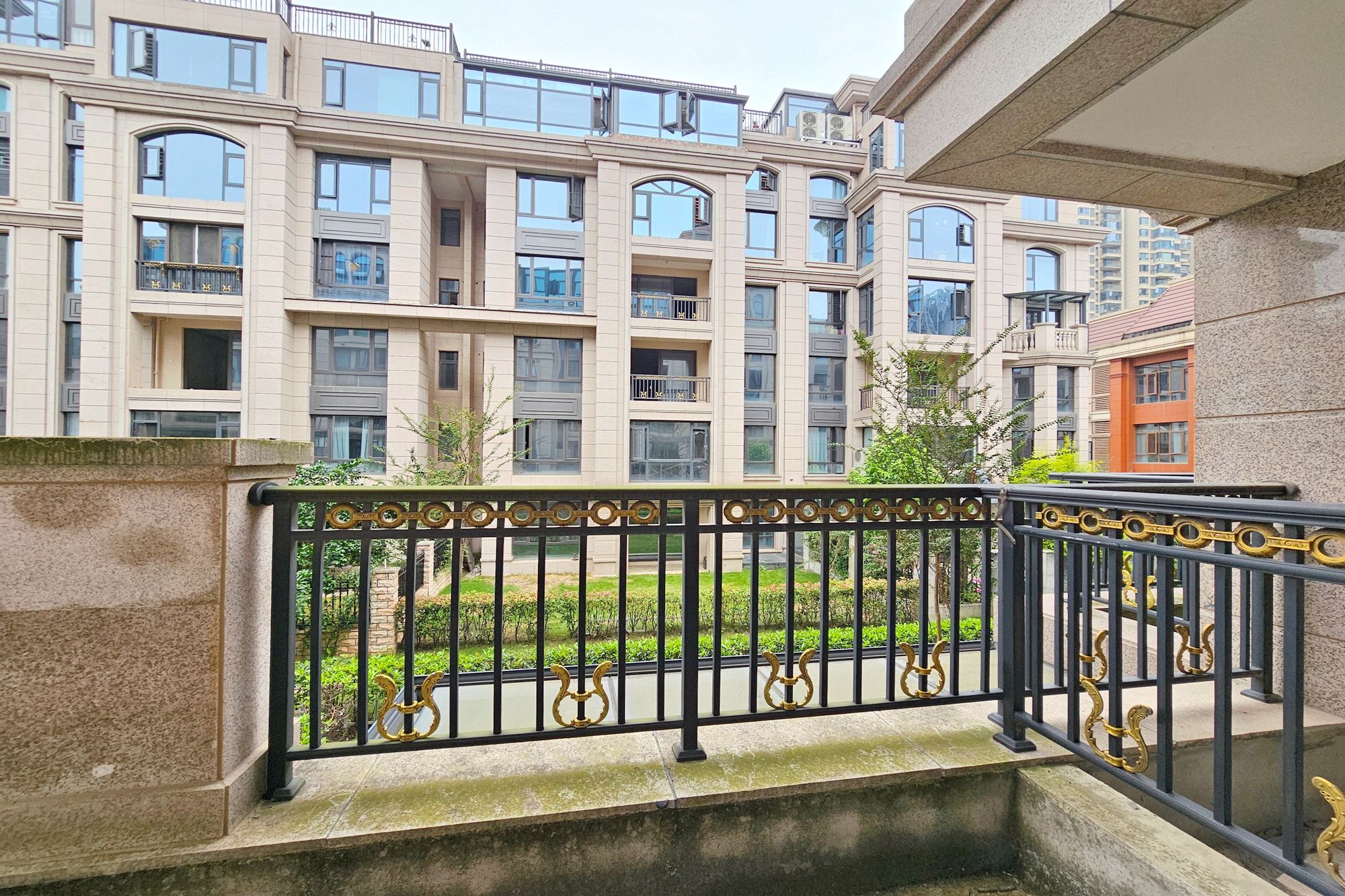 明昇壹城（明昇时代广场）一期  3室2厅2卫    330.0万其他