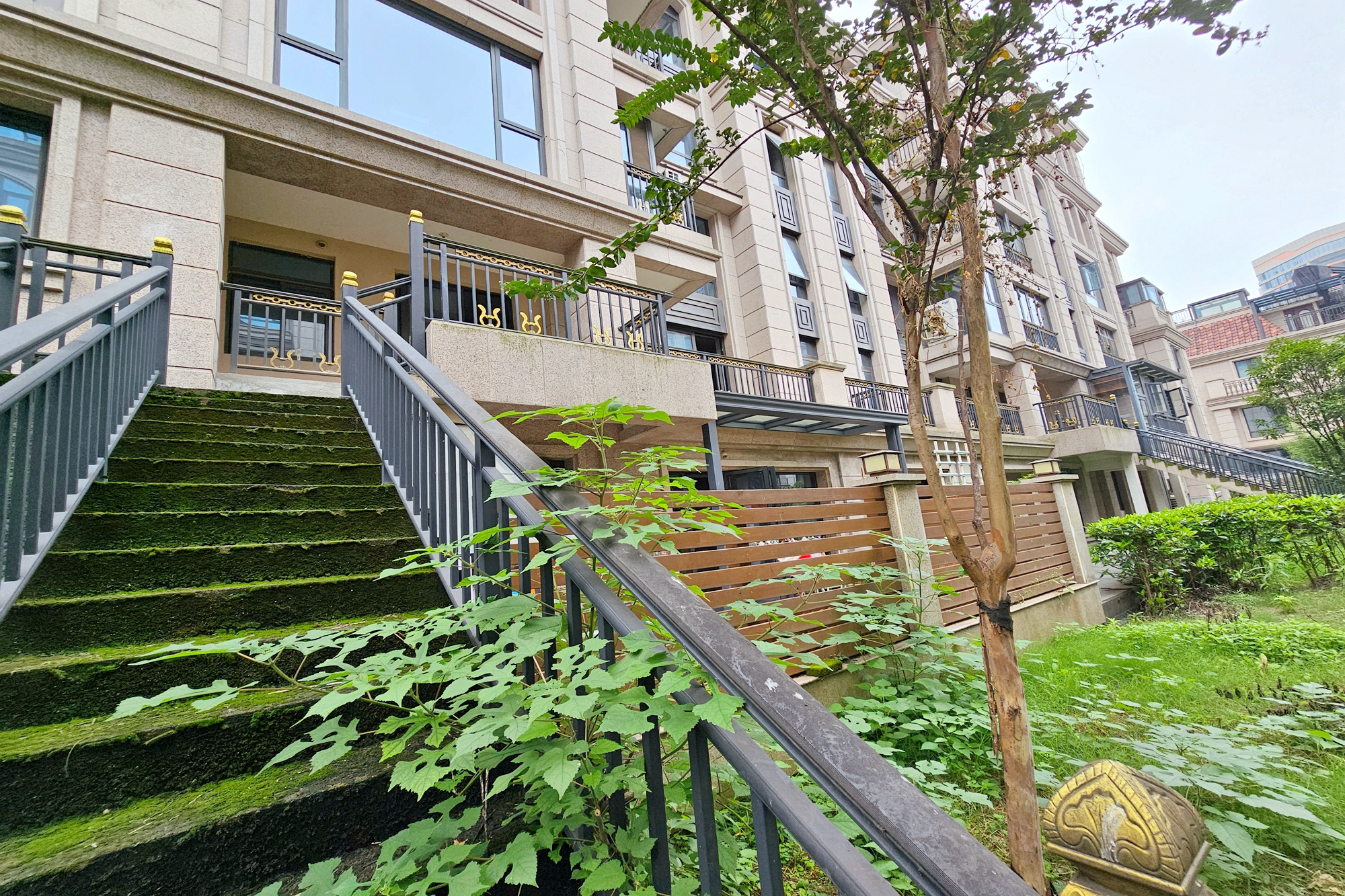 明昇壹城（明昇时代广场）一期  3室2厅2卫    330.0万其他