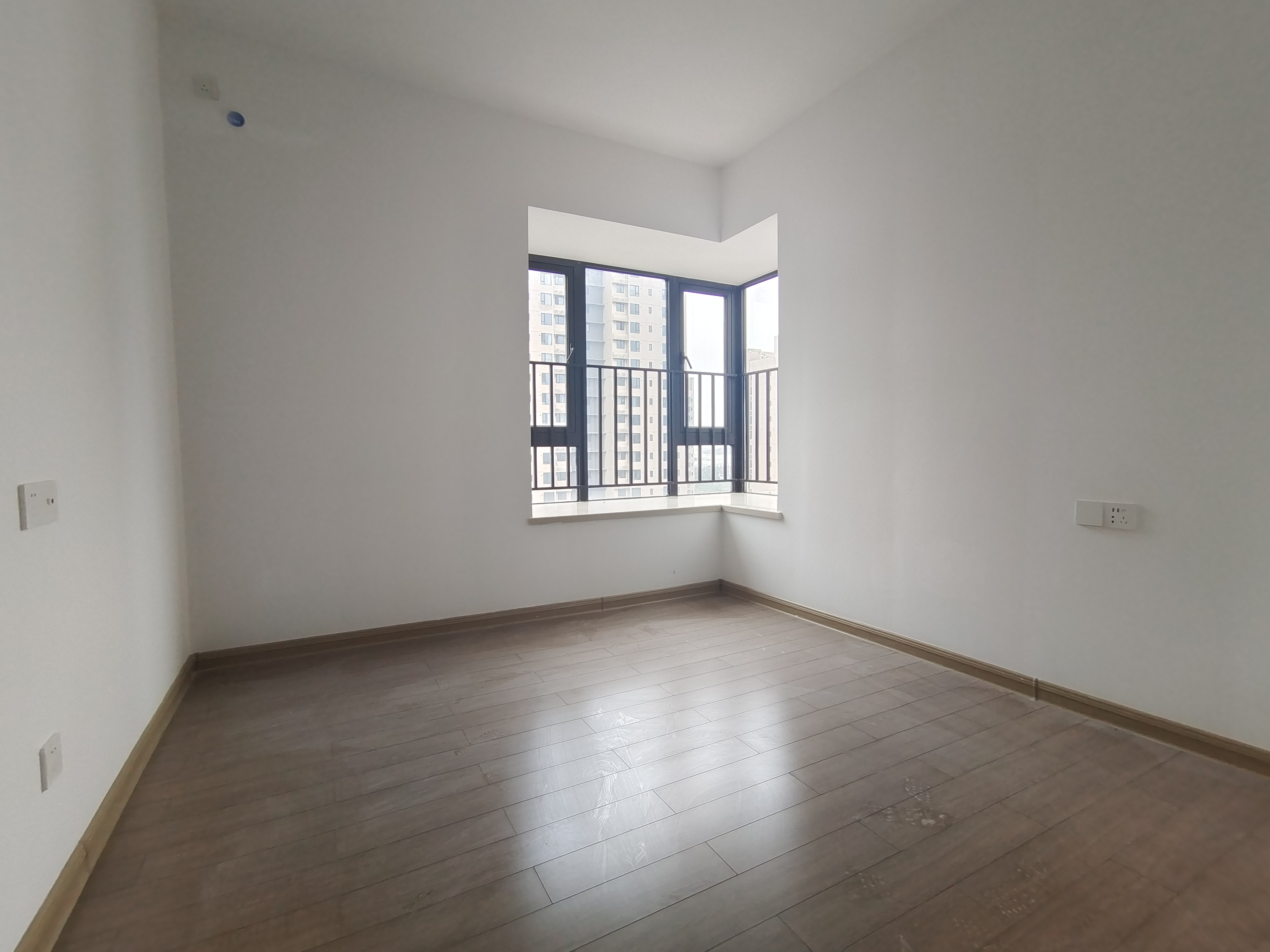 蓝溪谷 0室0厅0卫 80.00万 蓝溪谷 0室0厅0卫 80.00万室内图