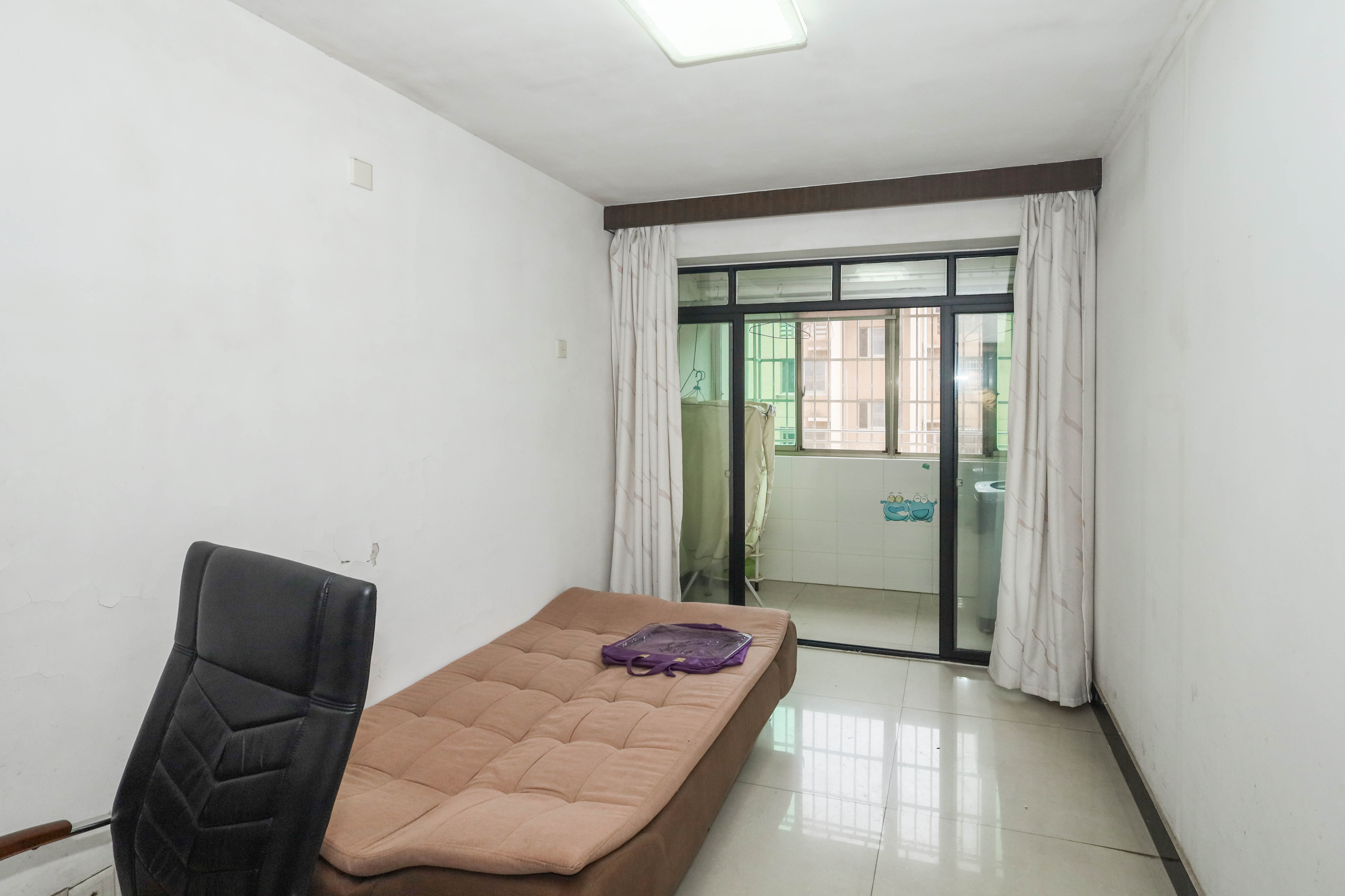 涉外花园  3室2厅2卫    70.0万 涉外花园  3室2厅2卫    70.0万卧室