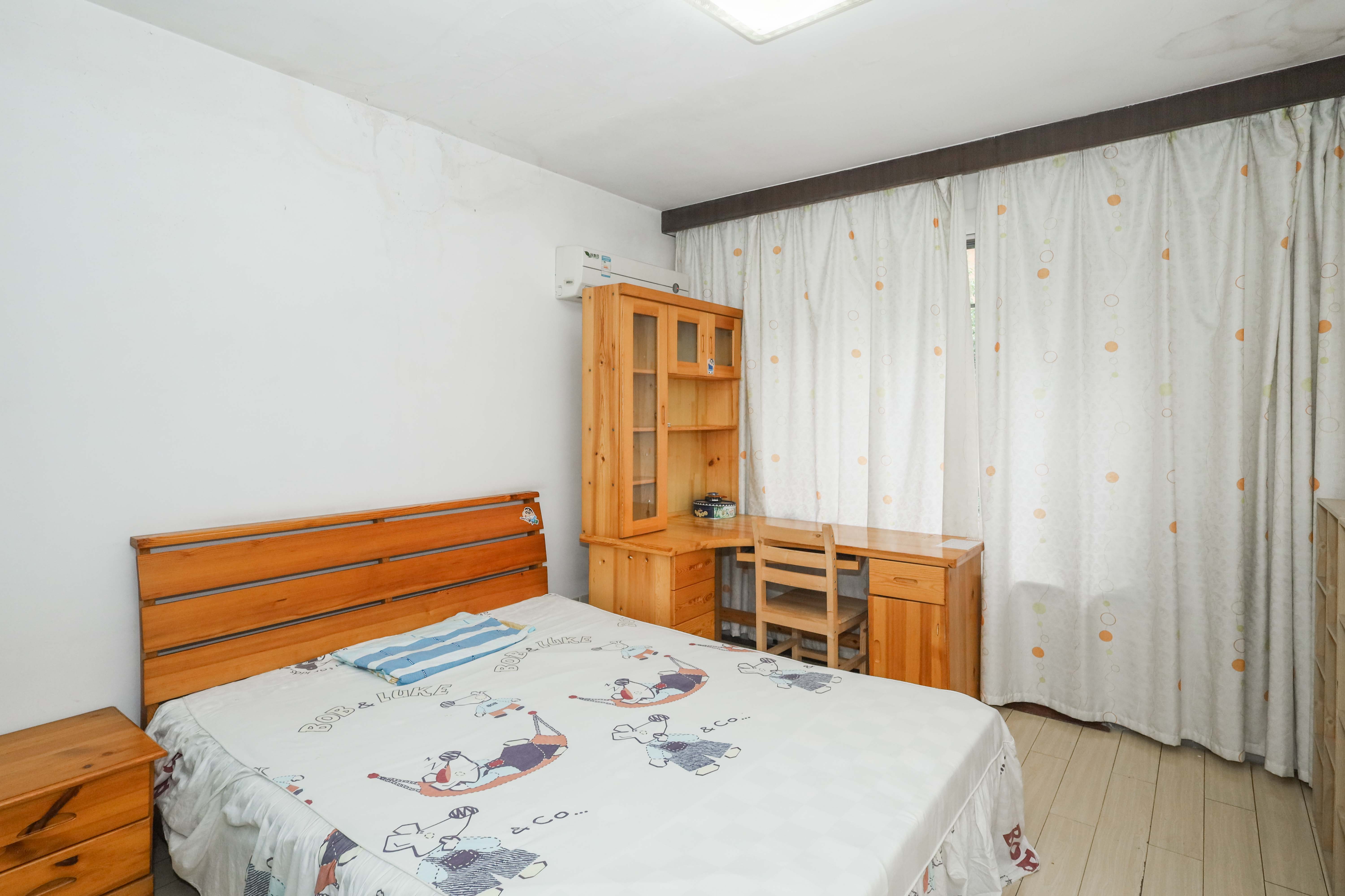 涉外花园  3室2厅2卫    70.0万 涉外花园  3室2厅2卫    70.0万卧室