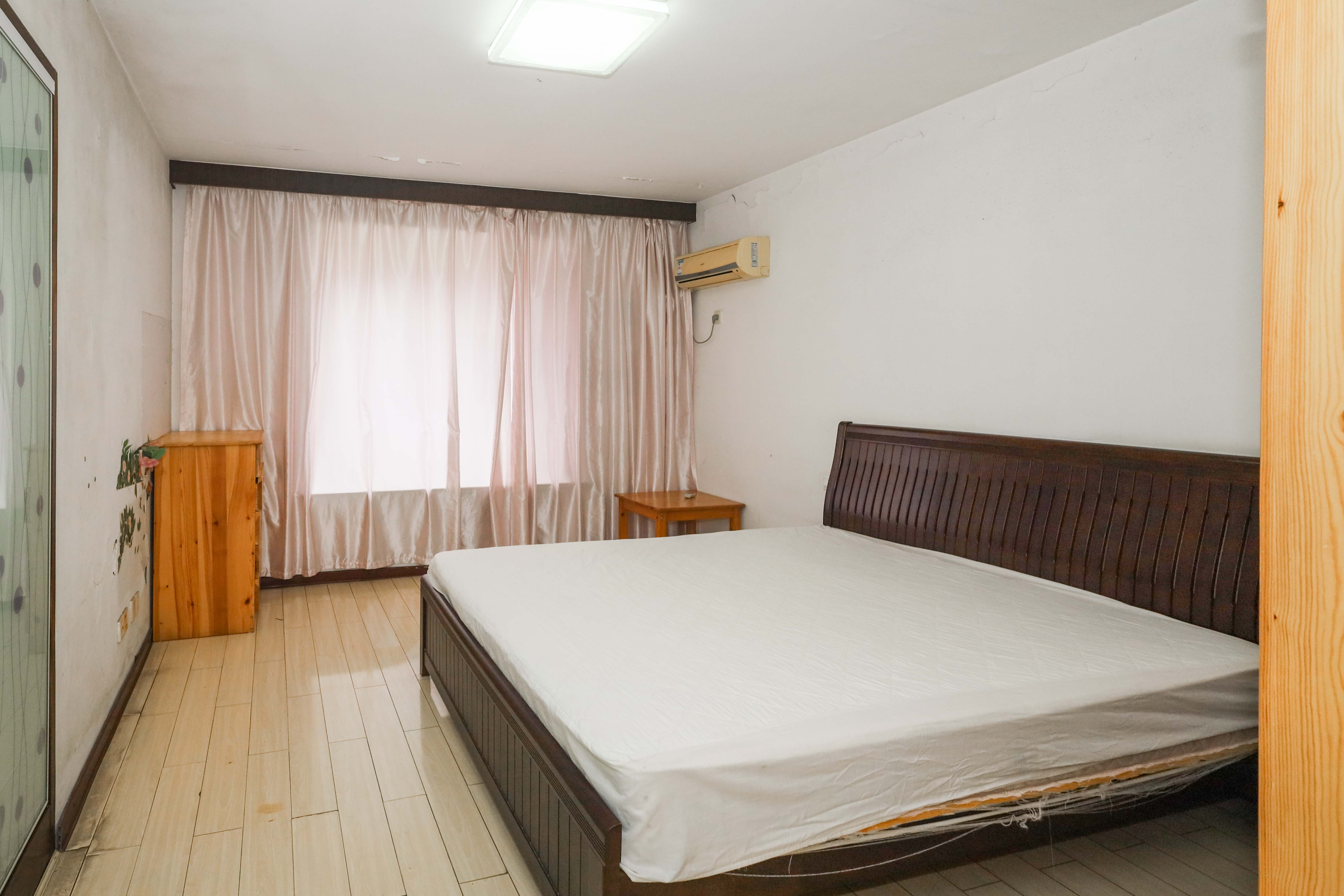 涉外花园  3室2厅2卫    70.0万 涉外花园  3室2厅2卫    70.0万卧室