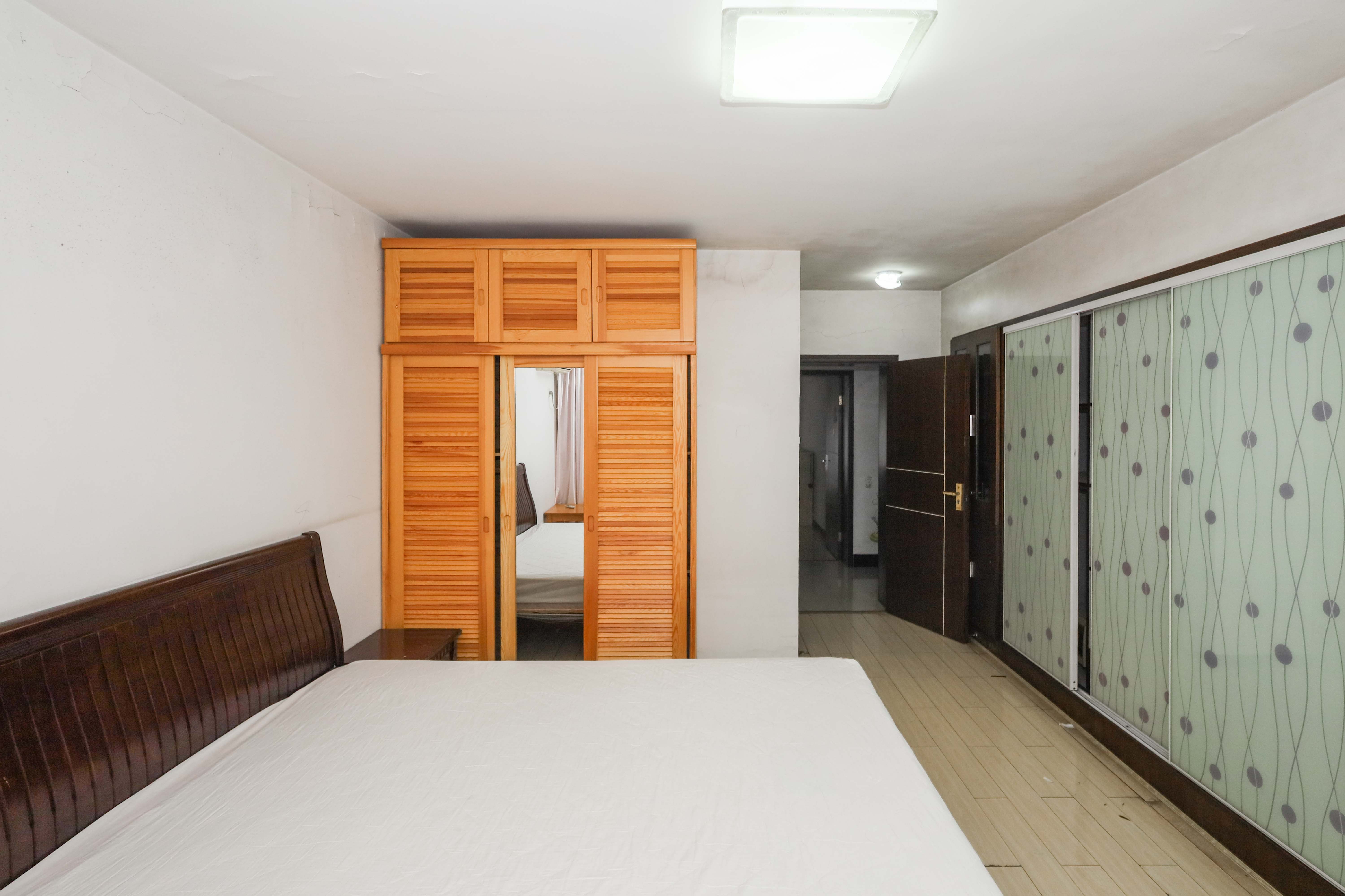 涉外花园  3室2厅2卫    70.0万 涉外花园  3室2厅2卫    70.0万卧室