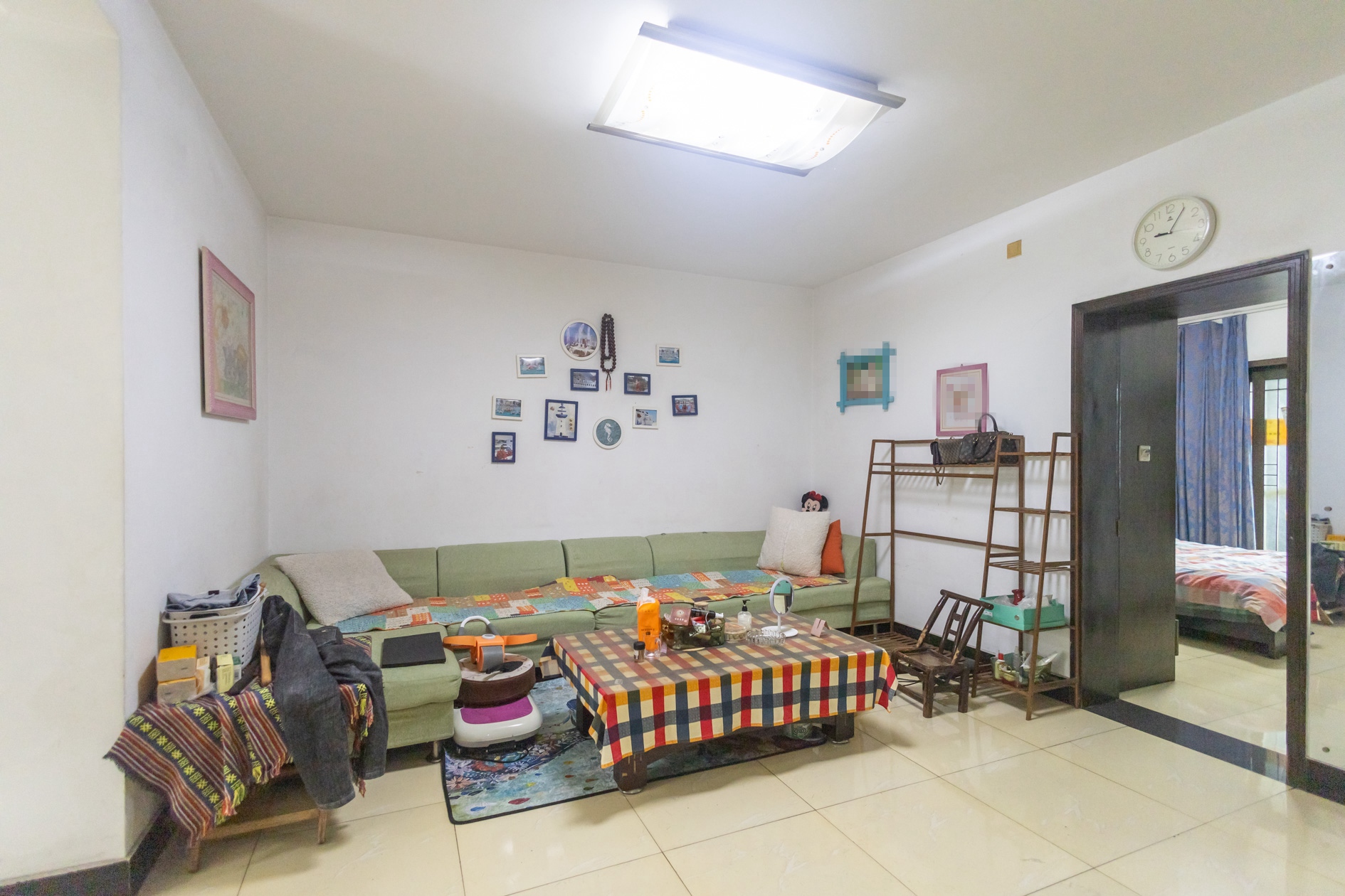 中南汽车世界  2室2厅1卫    33.0万 中南汽车世界  2室2厅1卫    33.0万客厅