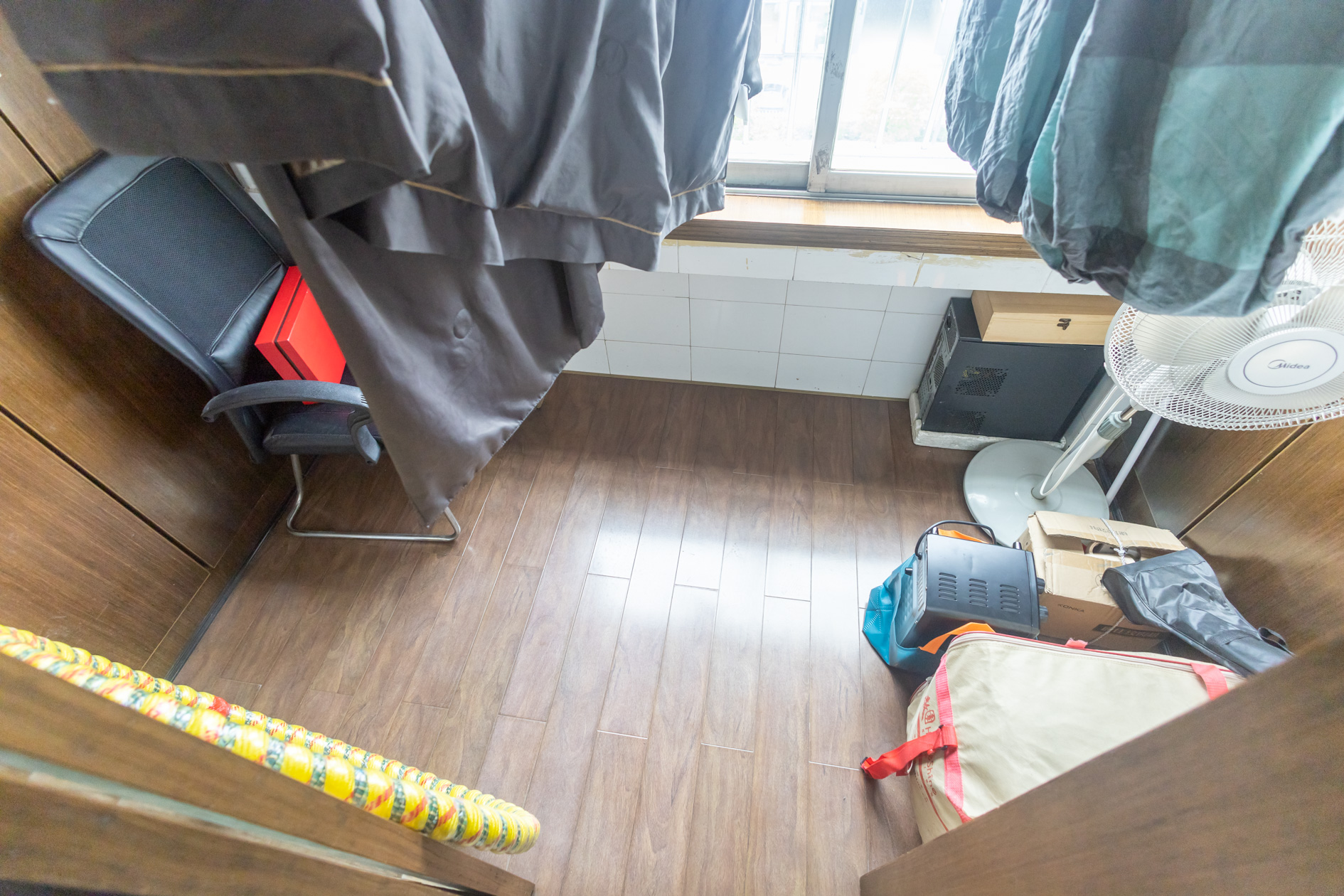 中南汽车世界  2室2厅1卫    33.0万 中南汽车世界  2室2厅1卫    33.0万阳台