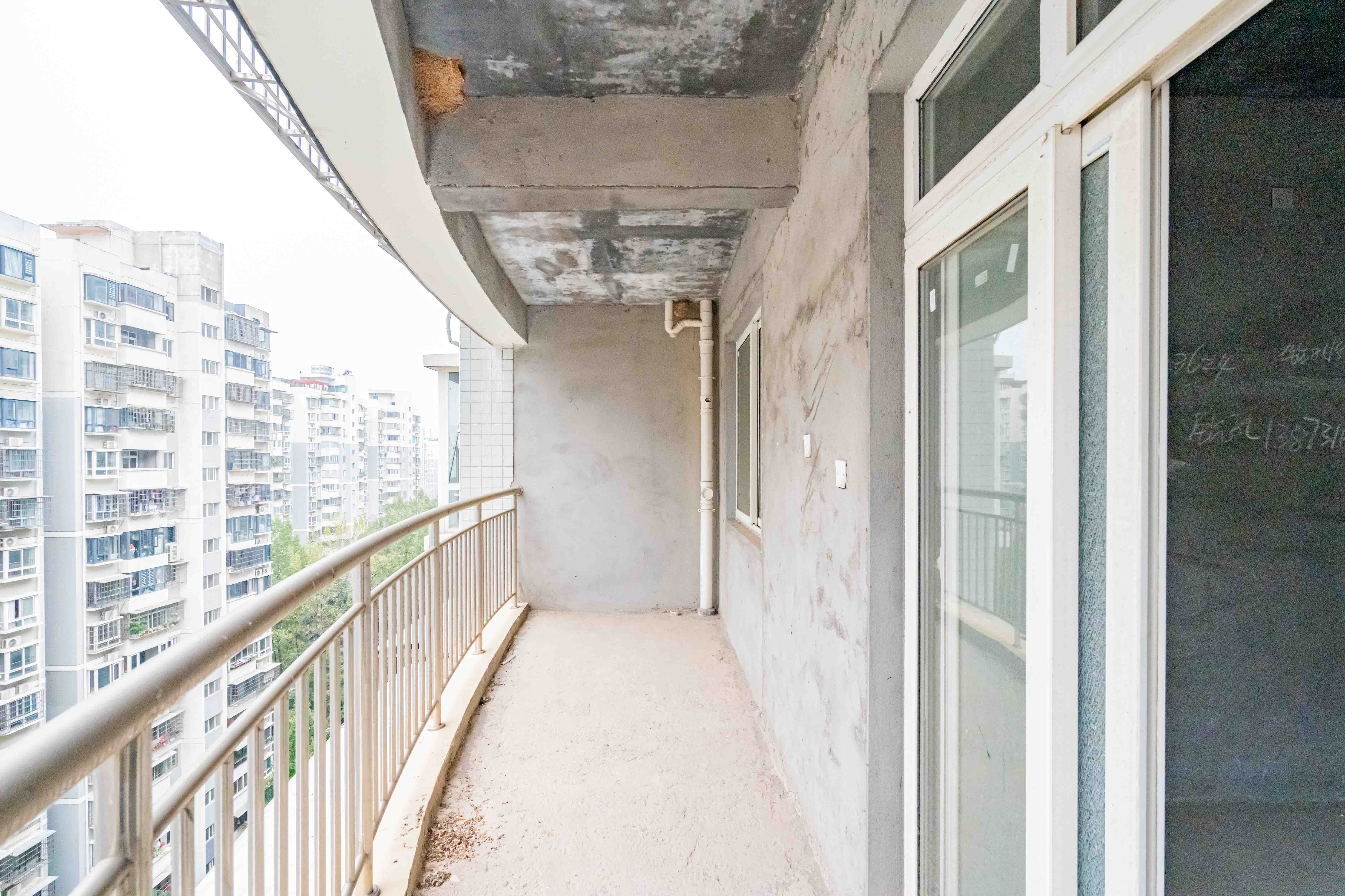 科大佳园北苑  3室2厅2卫   145.00万阳台