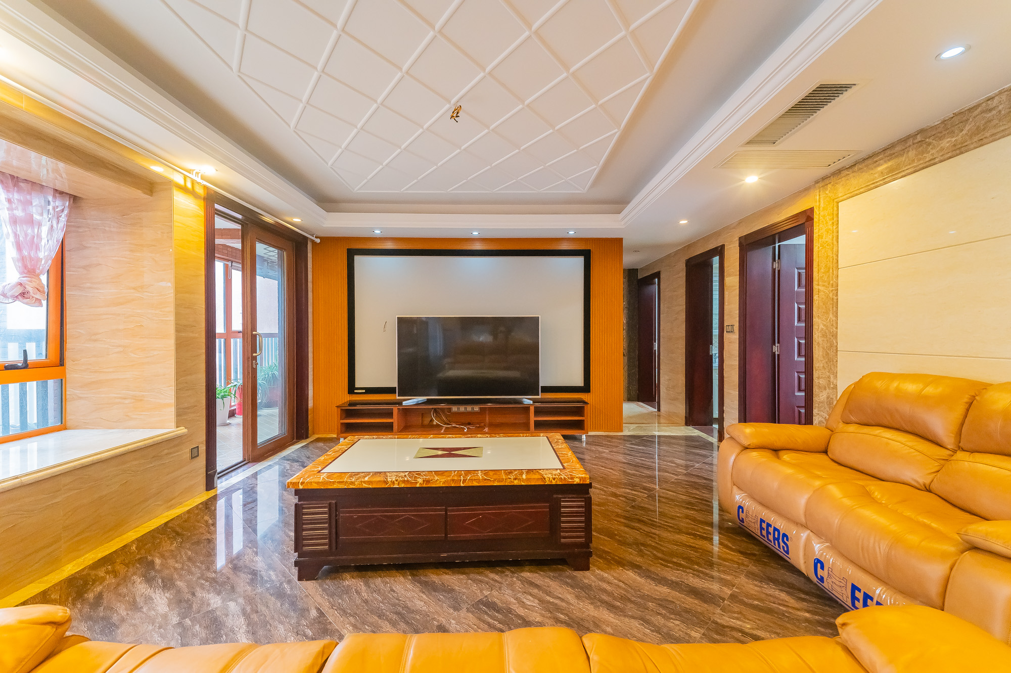 华润凤凰城二期 4室2厅2卫 140.0万 华润凤凰城二期 4室2厅2卫 140.0万客厅