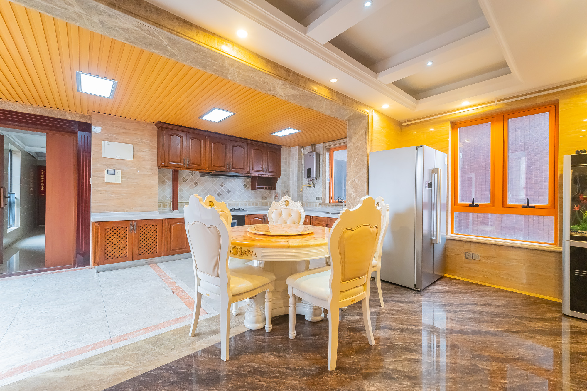 华润凤凰城二期 4室2厅2卫 140.0万 华润凤凰城二期 4室2厅2卫 140.0万客厅