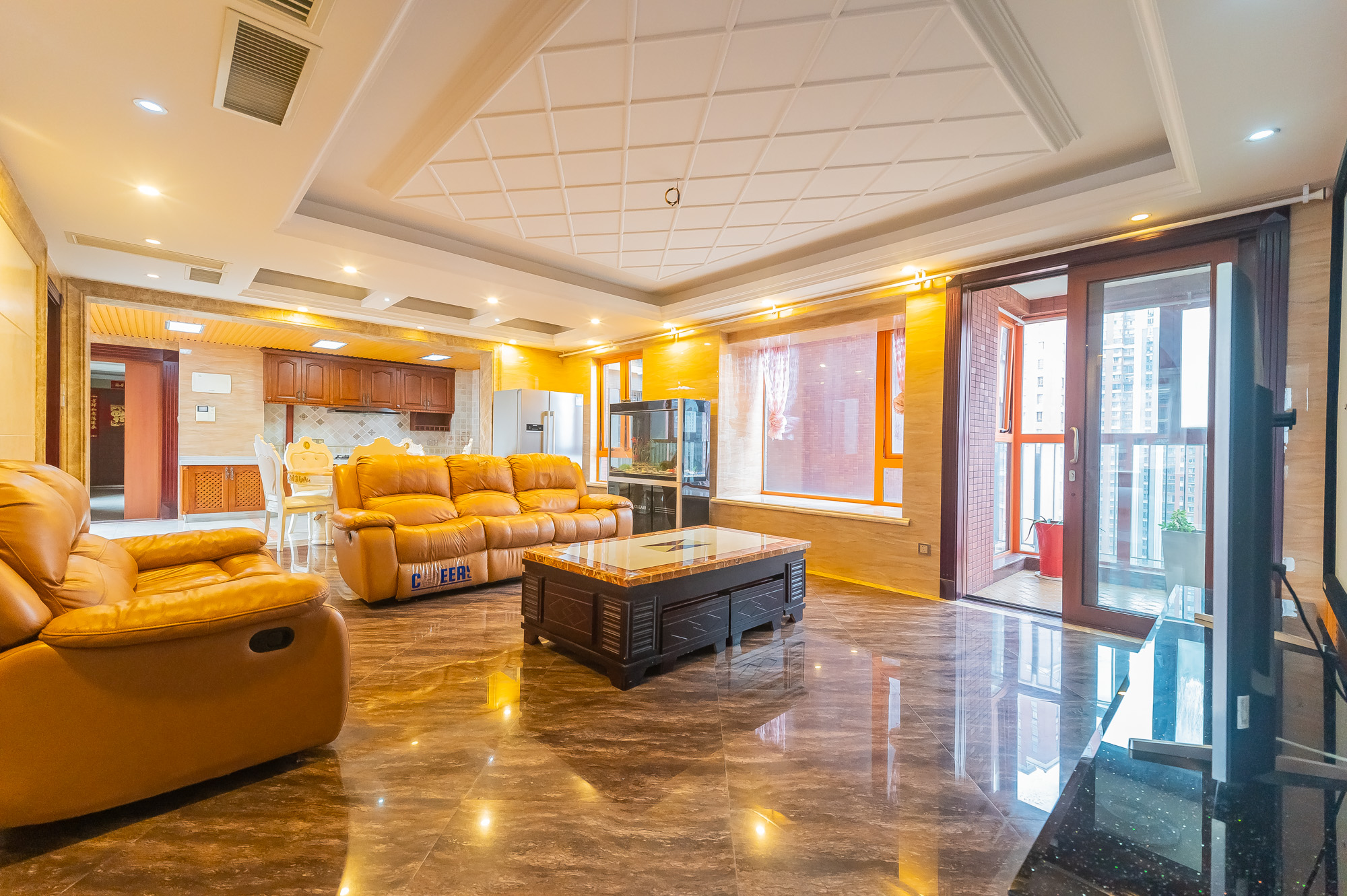 华润凤凰城二期 4室2厅2卫 140.0万 华润凤凰城二期 4室2厅2卫 140.0万客厅