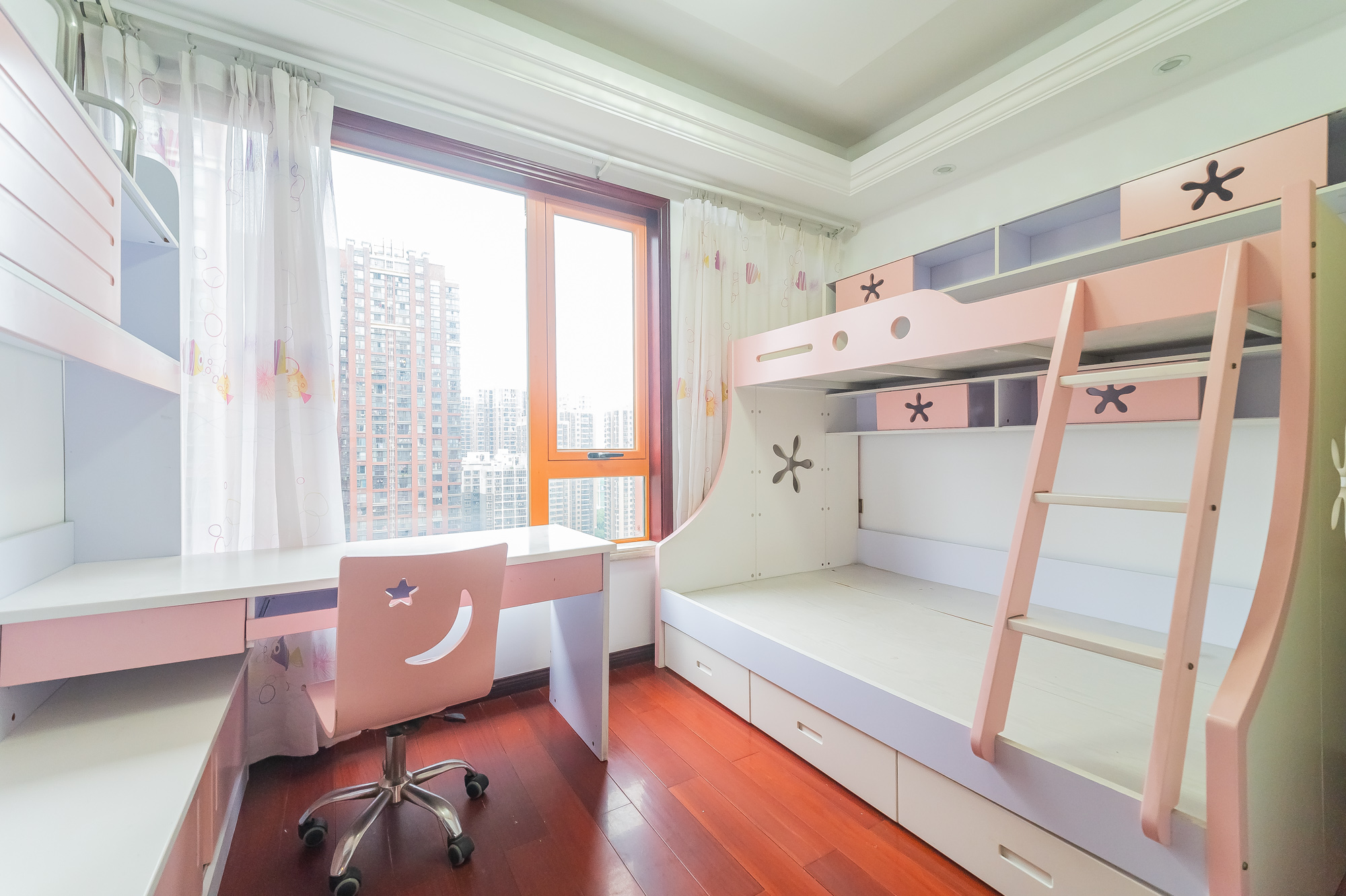 华润凤凰城二期 4室2厅2卫 140.0万 华润凤凰城二期 4室2厅2卫 140.0万卧室