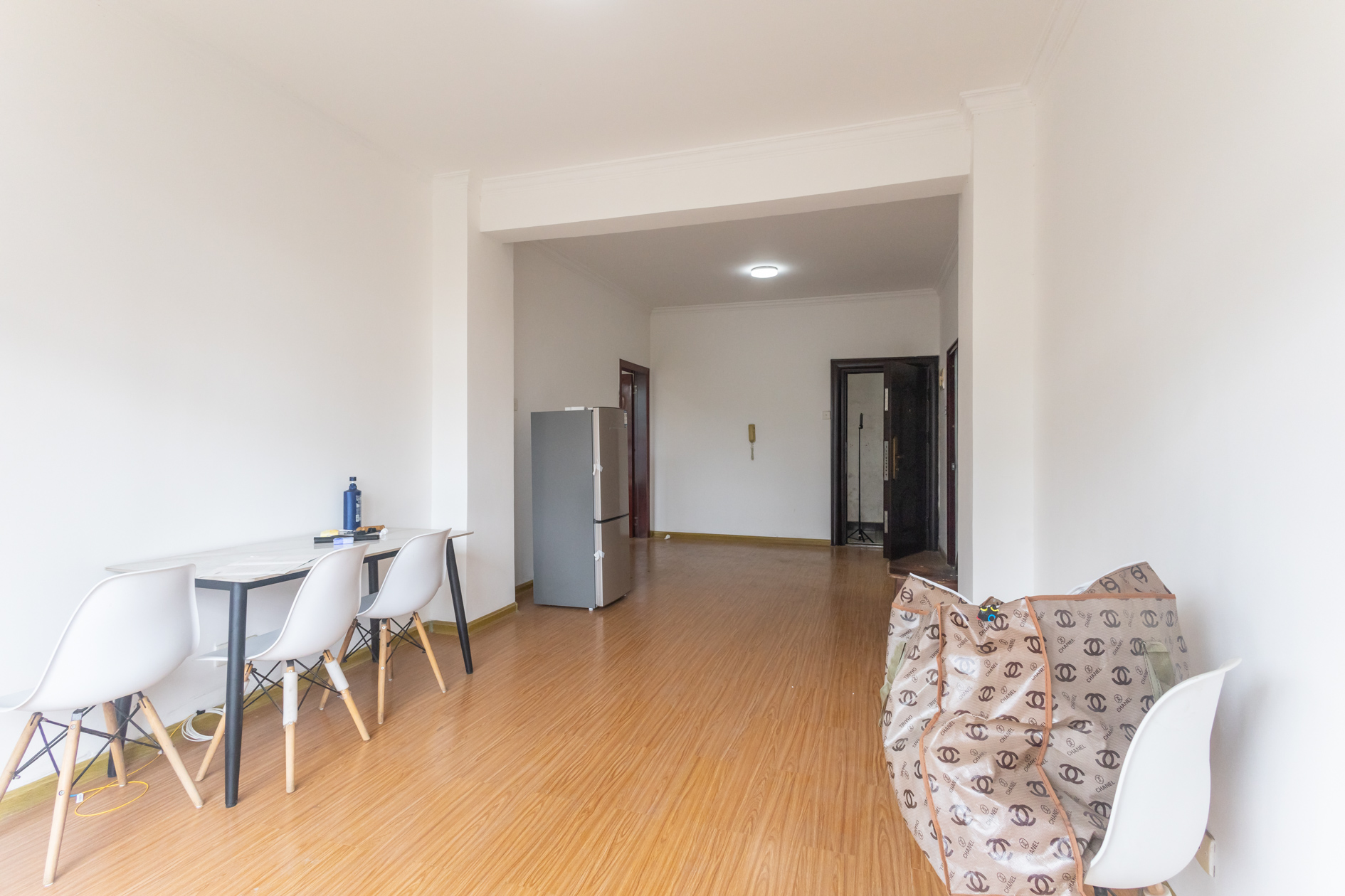 山水人家三期 1室1厅1卫 42.0万 山水人家三期 1室1厅1卫 42.0万客厅