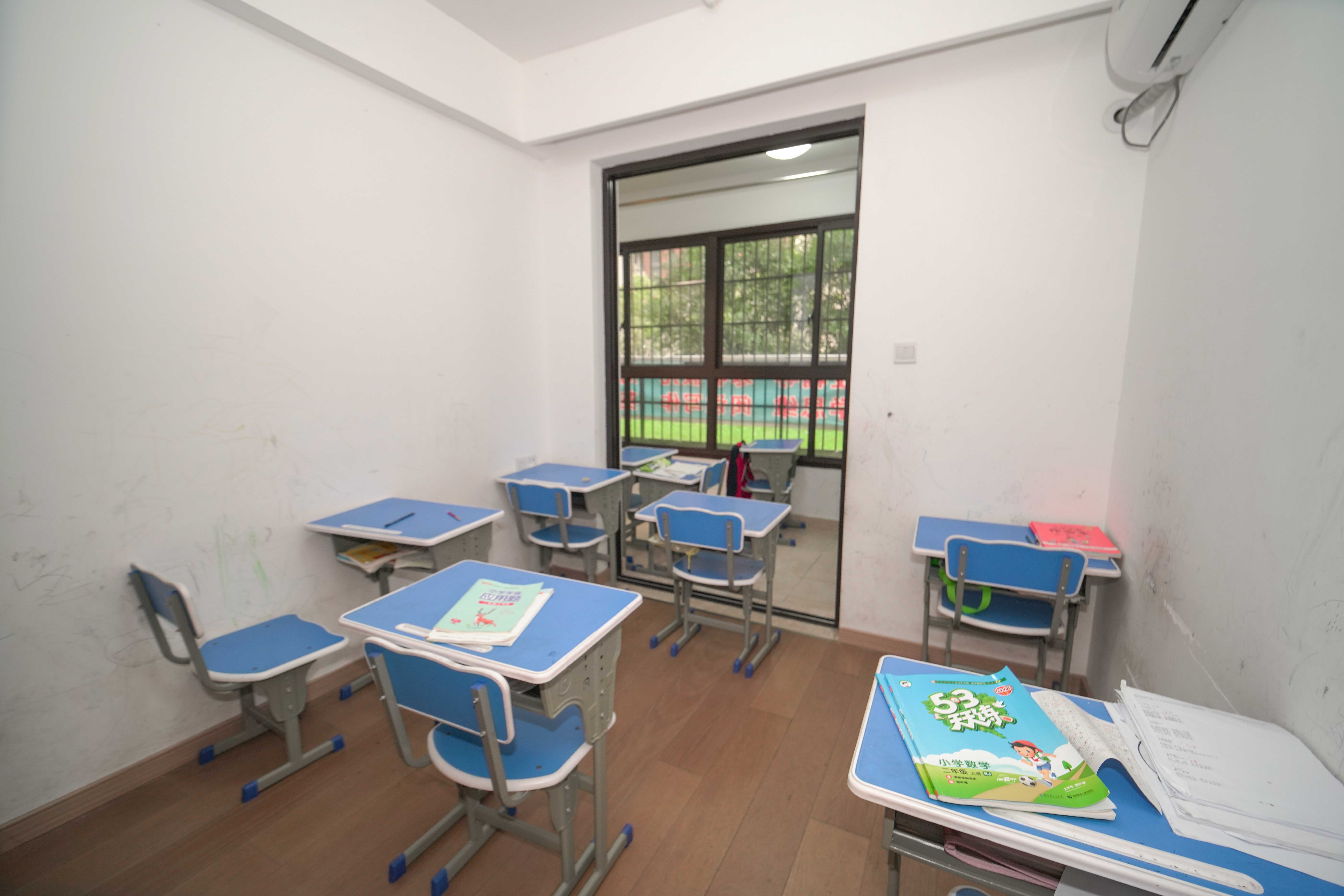 新城国际花都 3室2厅2卫 94.0万 新城国际花都 3室2厅2卫 94.0万卧室