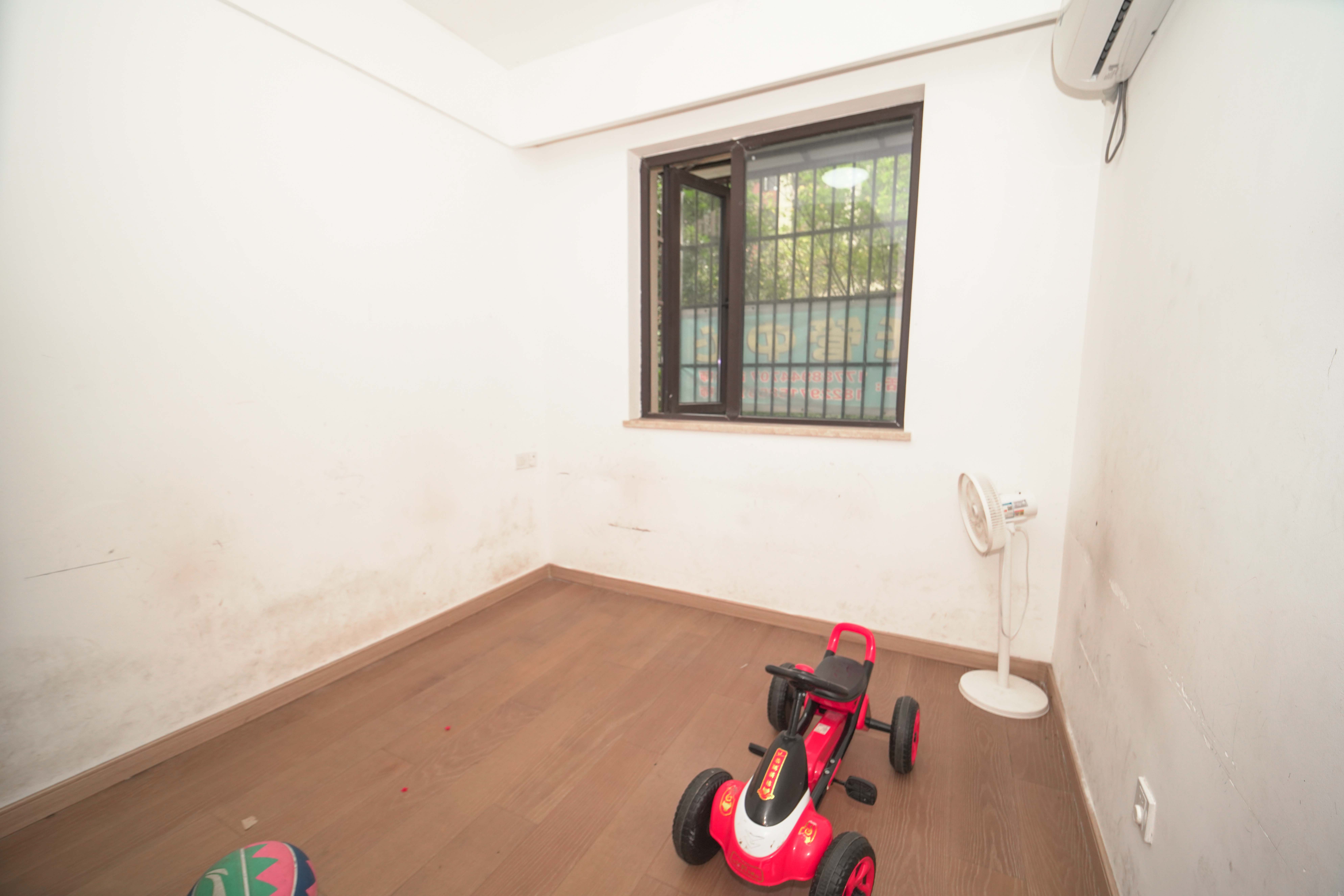 新城国际花都 3室2厅2卫 94.0万 新城国际花都 3室2厅2卫 94.0万卧室