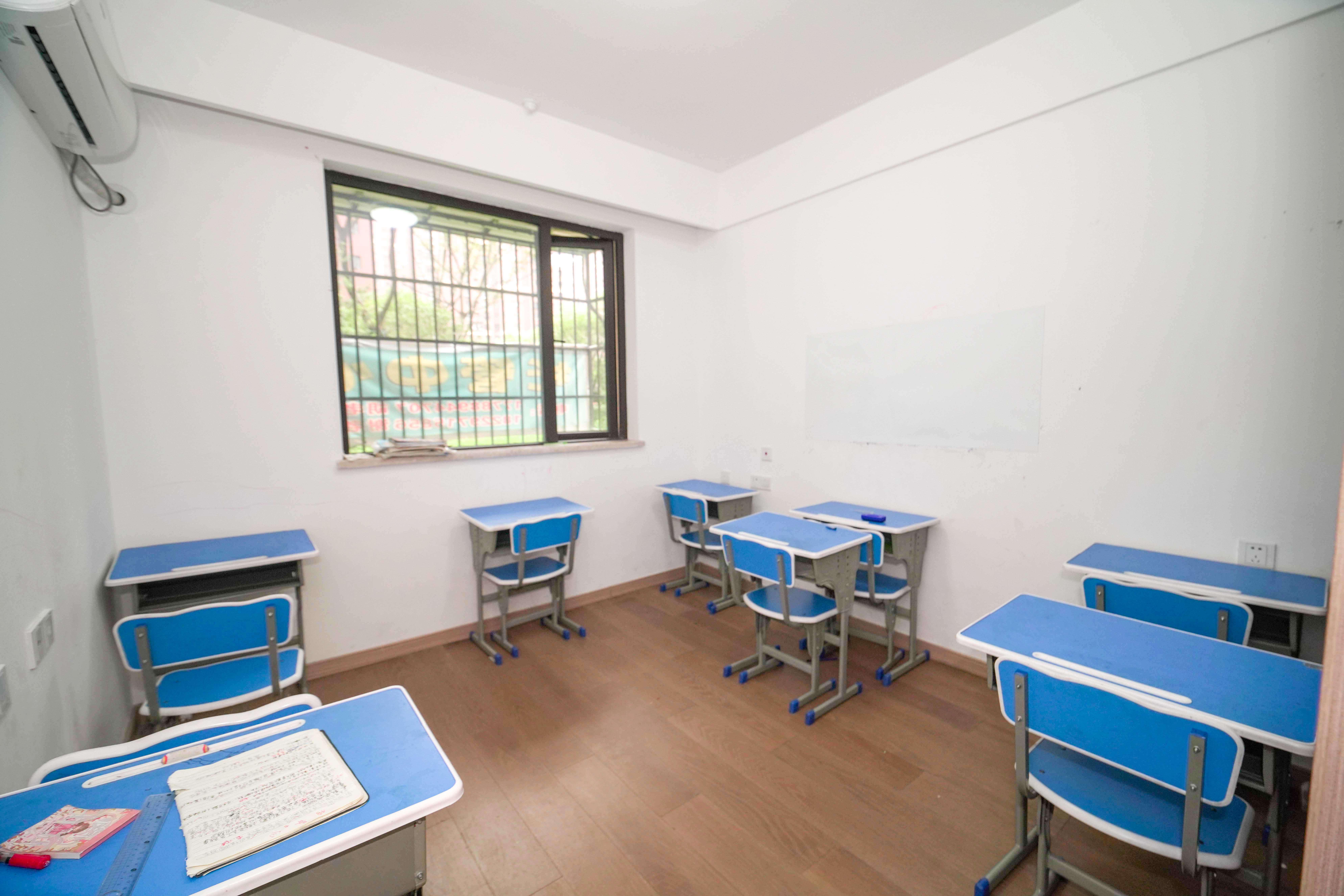 新城国际花都 3室2厅2卫 94.0万 新城国际花都 3室2厅2卫 94.0万卧室