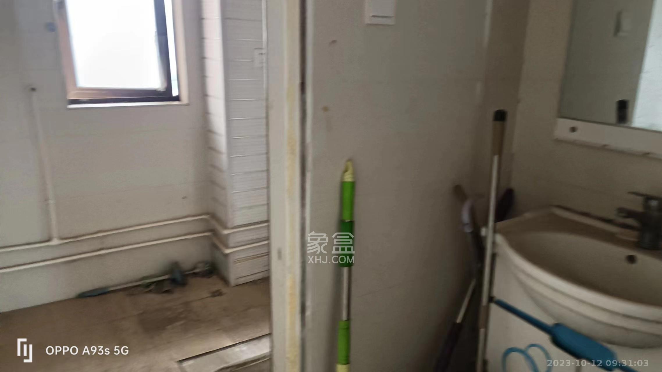 南城印象  4室2厅2卫   1600.00元/月室内图