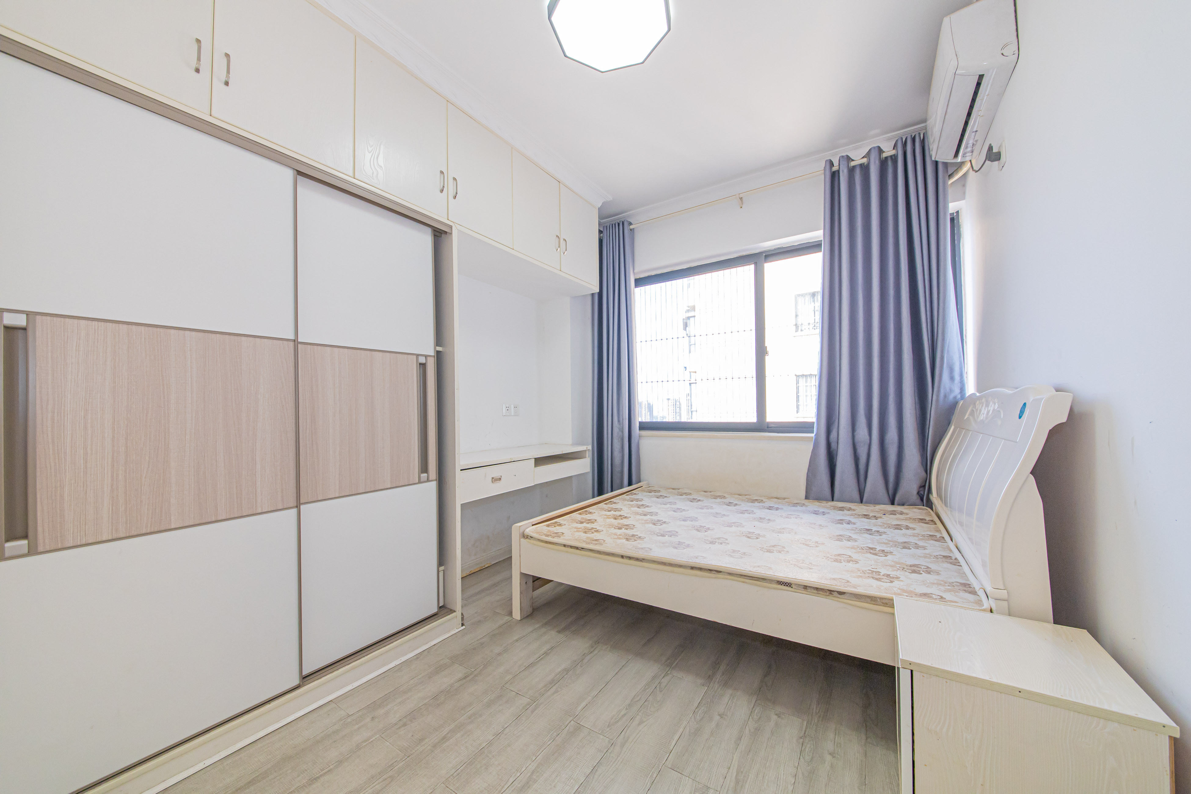 中建芙蓉嘉苑  3室2厅1卫    89.99万卧室