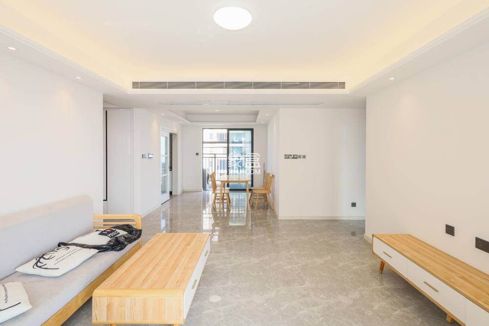 万科金色梦想D区  4室2厅2卫    169.0万