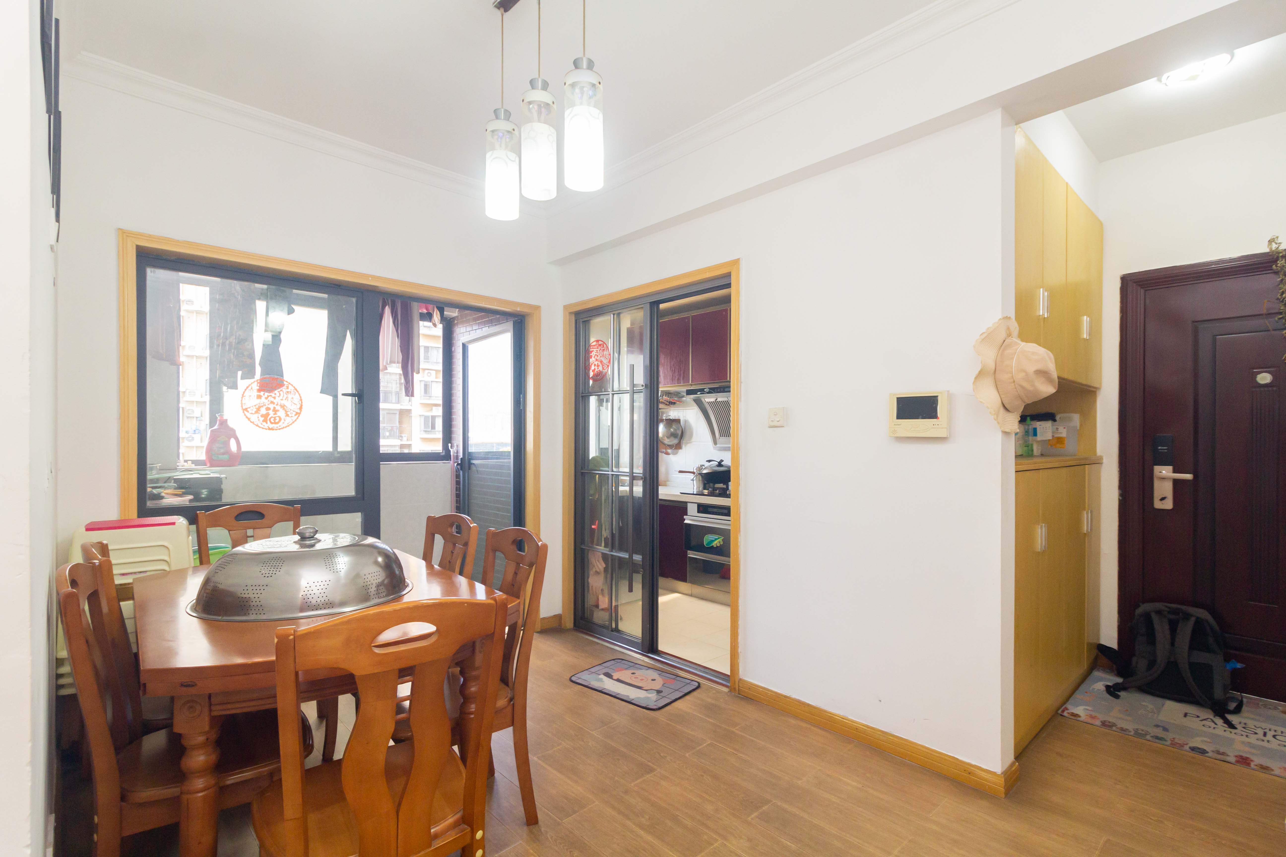 中国铁建国际城一期  3室2厅1卫    64.8万 中国铁建国际城一期  3室2厅1卫    64.8万客厅