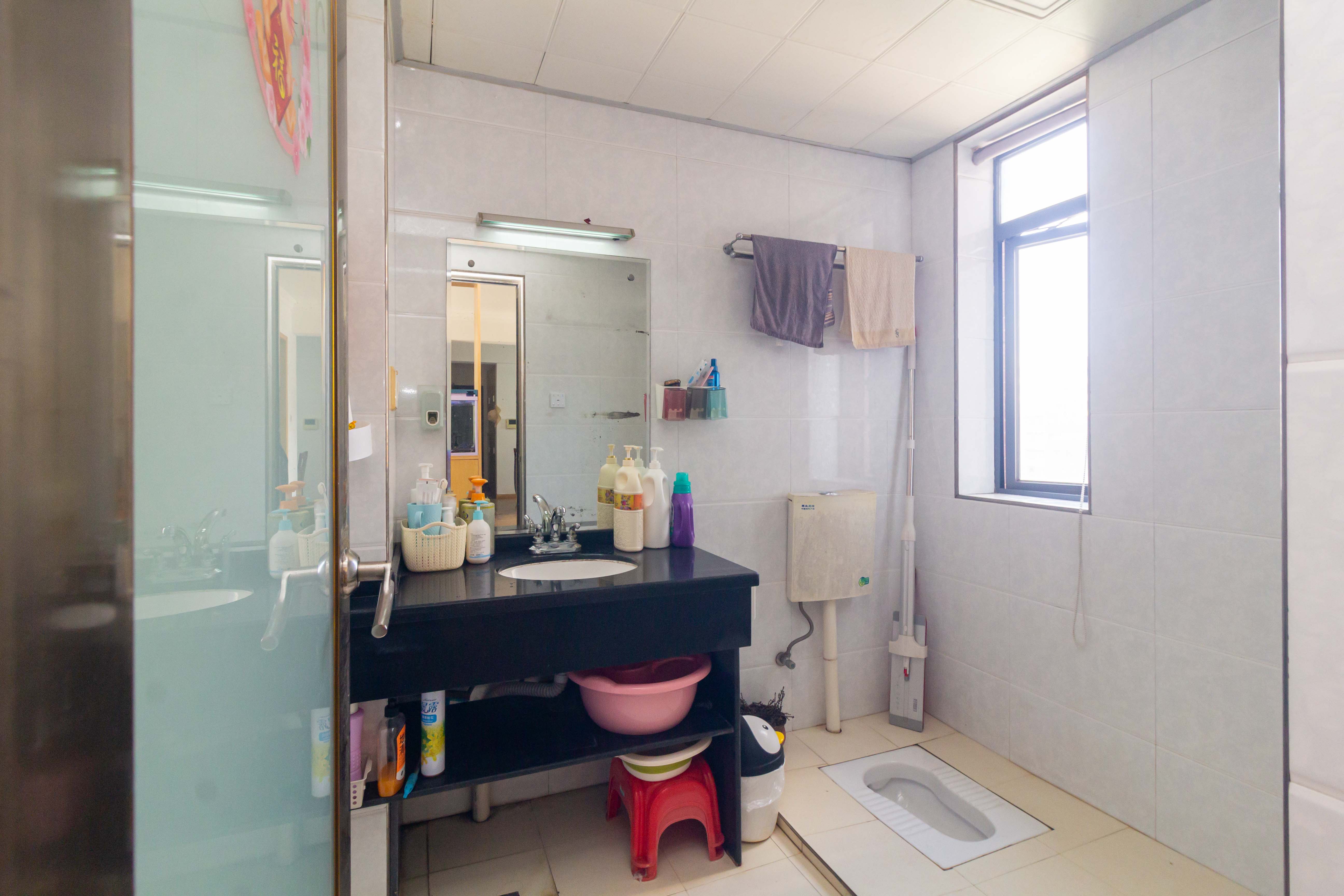 中国铁建国际城一期  3室2厅1卫    64.8万 中国铁建国际城一期  3室2厅1卫    64.8万卫生间