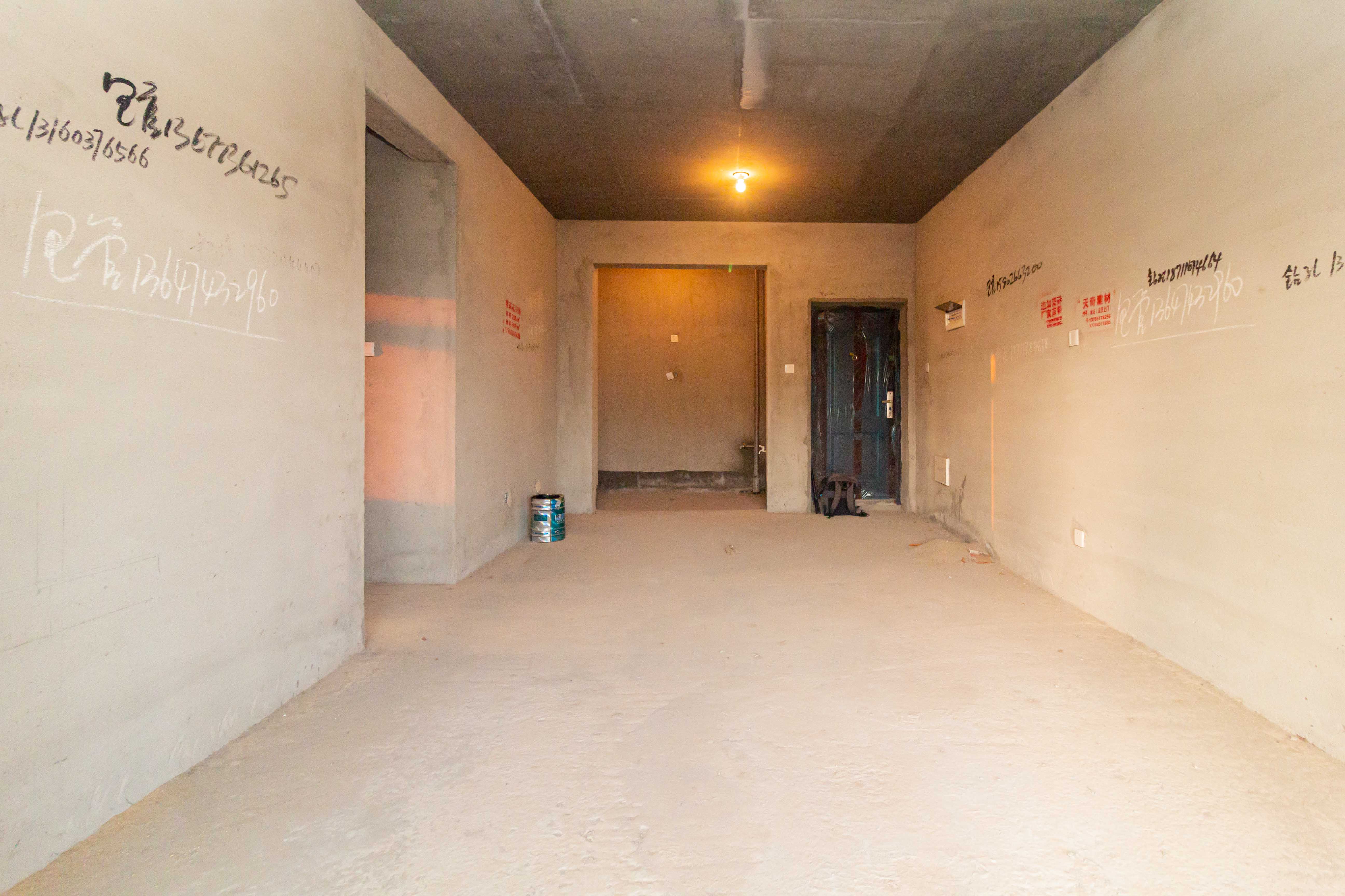 紫华郡 3室2厅2卫 57.0万 紫华郡 3室2厅2卫 57.0万客厅