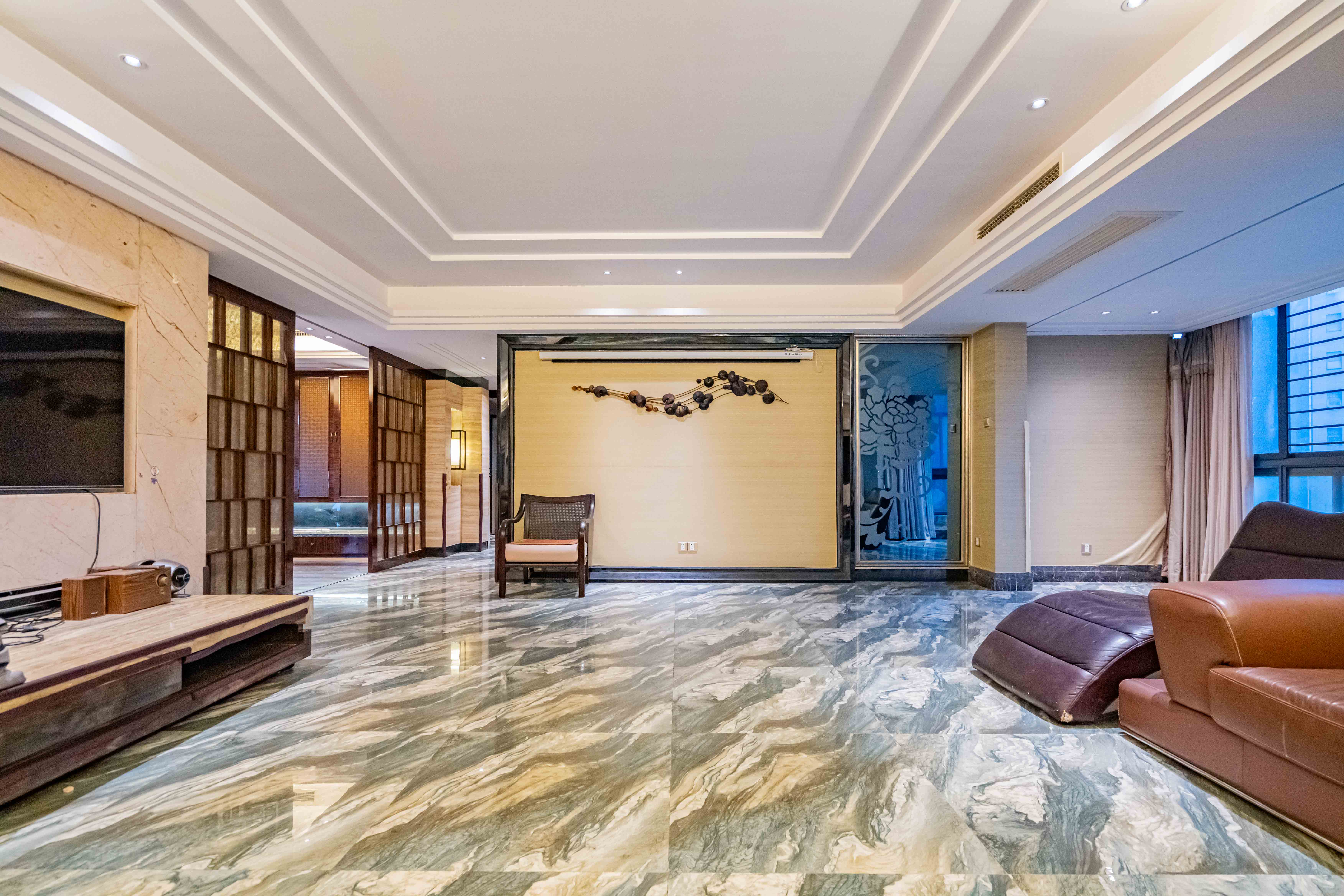 藏珑湖上国际花园 3室2厅2卫 190.0万 藏珑湖上国际花园 3室2厅2卫 190.0万客厅