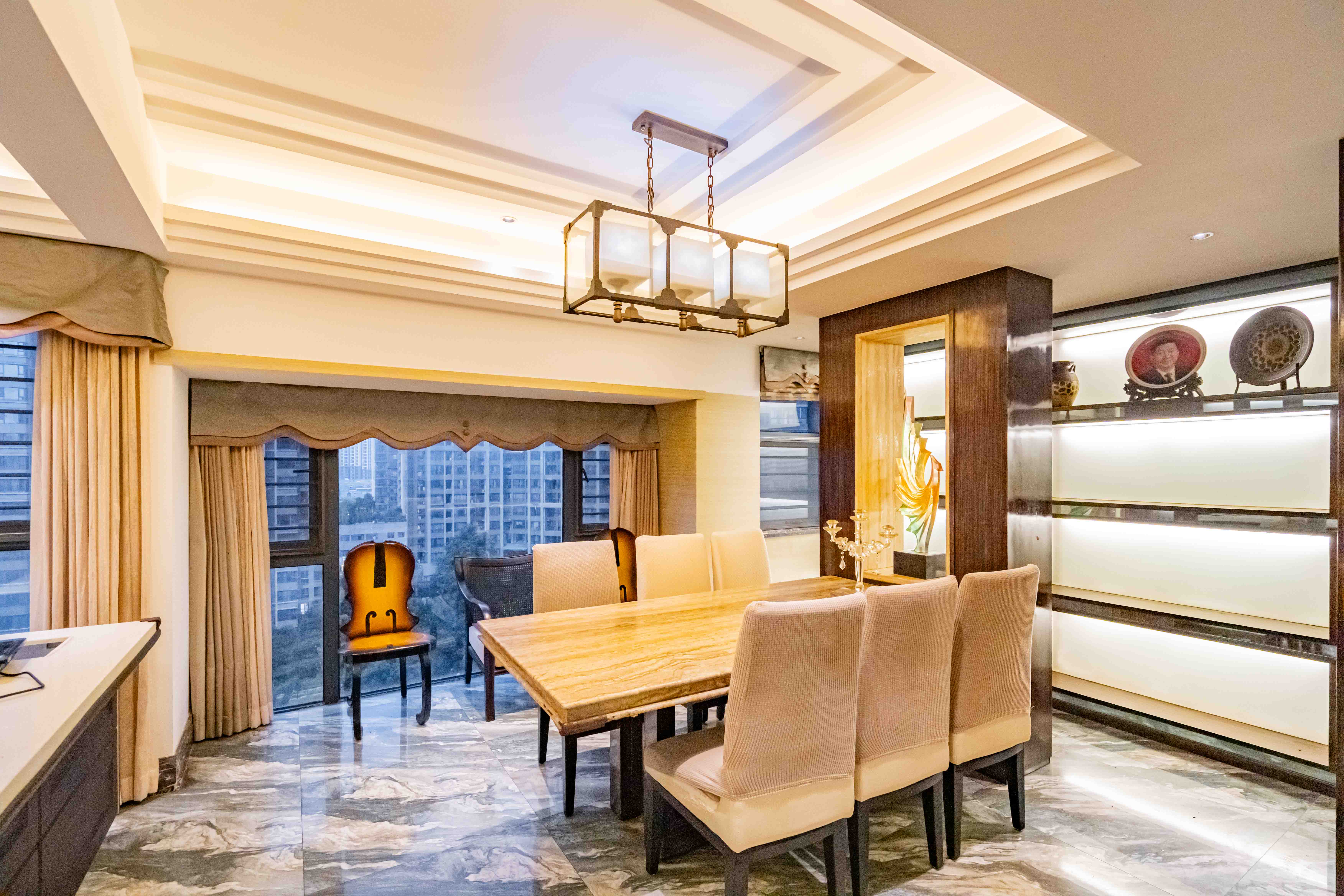 藏珑湖上国际花园 3室2厅2卫 190.0万 藏珑湖上国际花园 3室2厅2卫 190.0万客厅