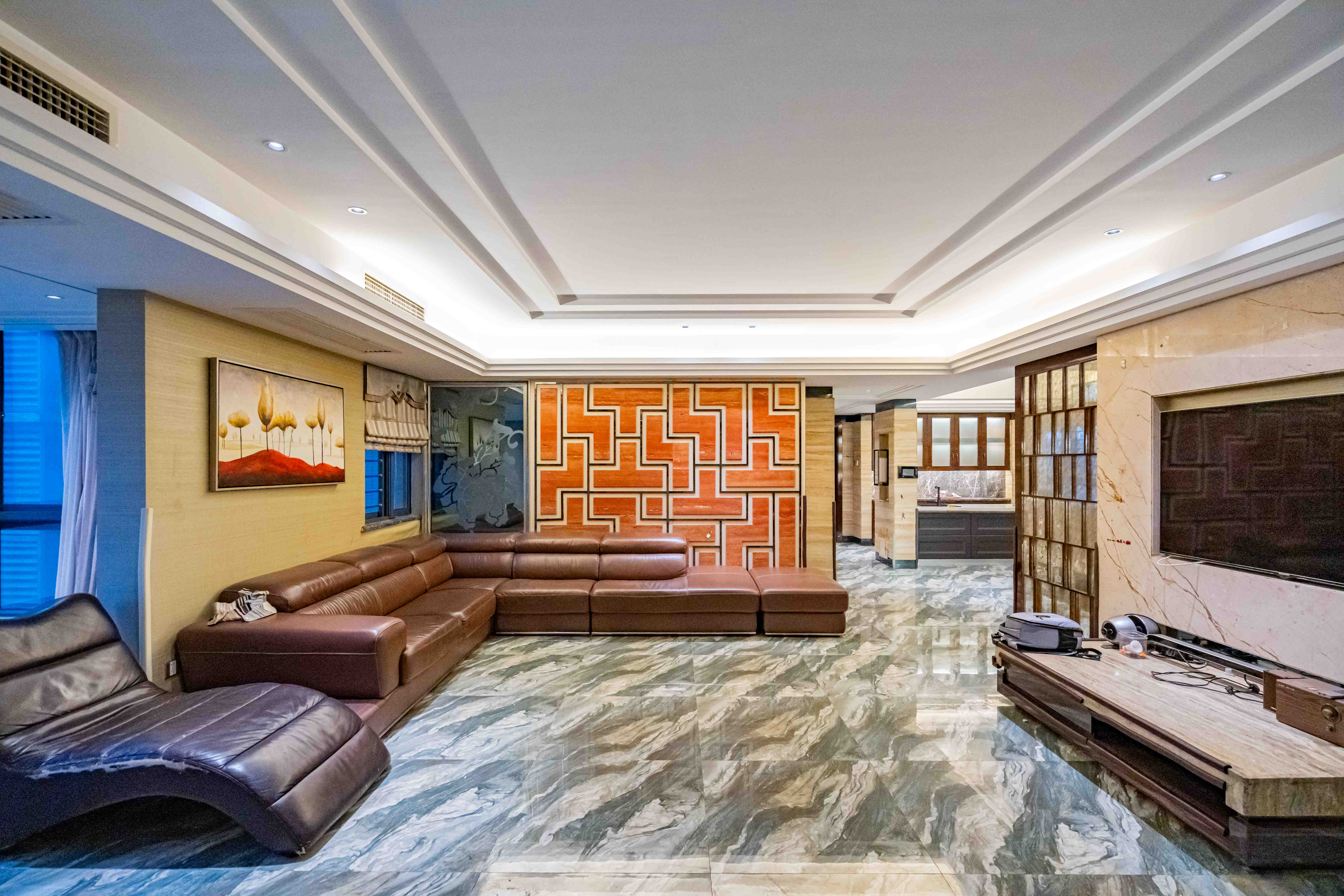 藏珑湖上国际花园 3室2厅2卫 190.0万 藏珑湖上国际花园 3室2厅2卫 190.0万客厅