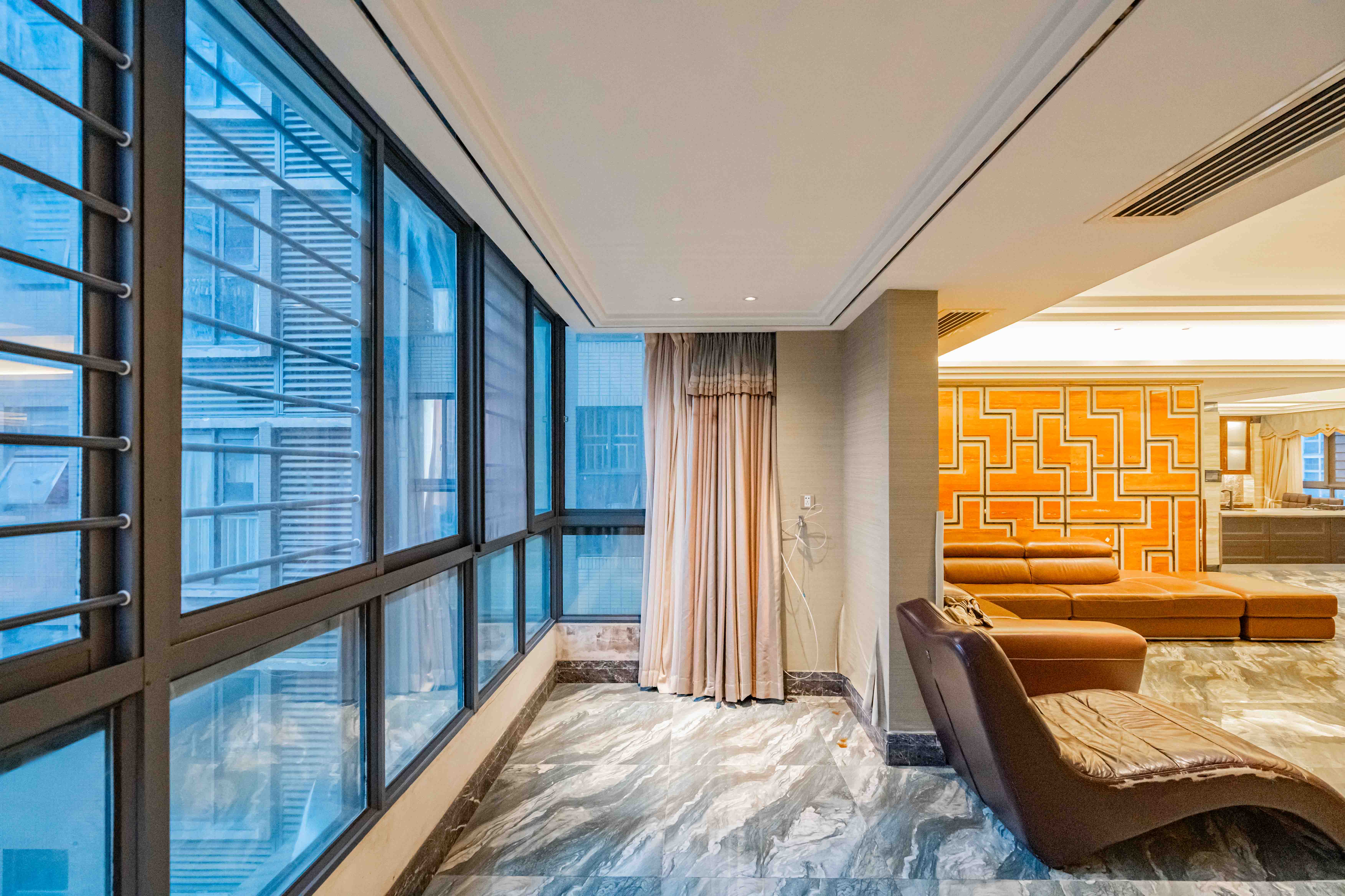 藏珑湖上国际花园 3室2厅2卫 190.0万 藏珑湖上国际花园 3室2厅2卫 190.0万阳台