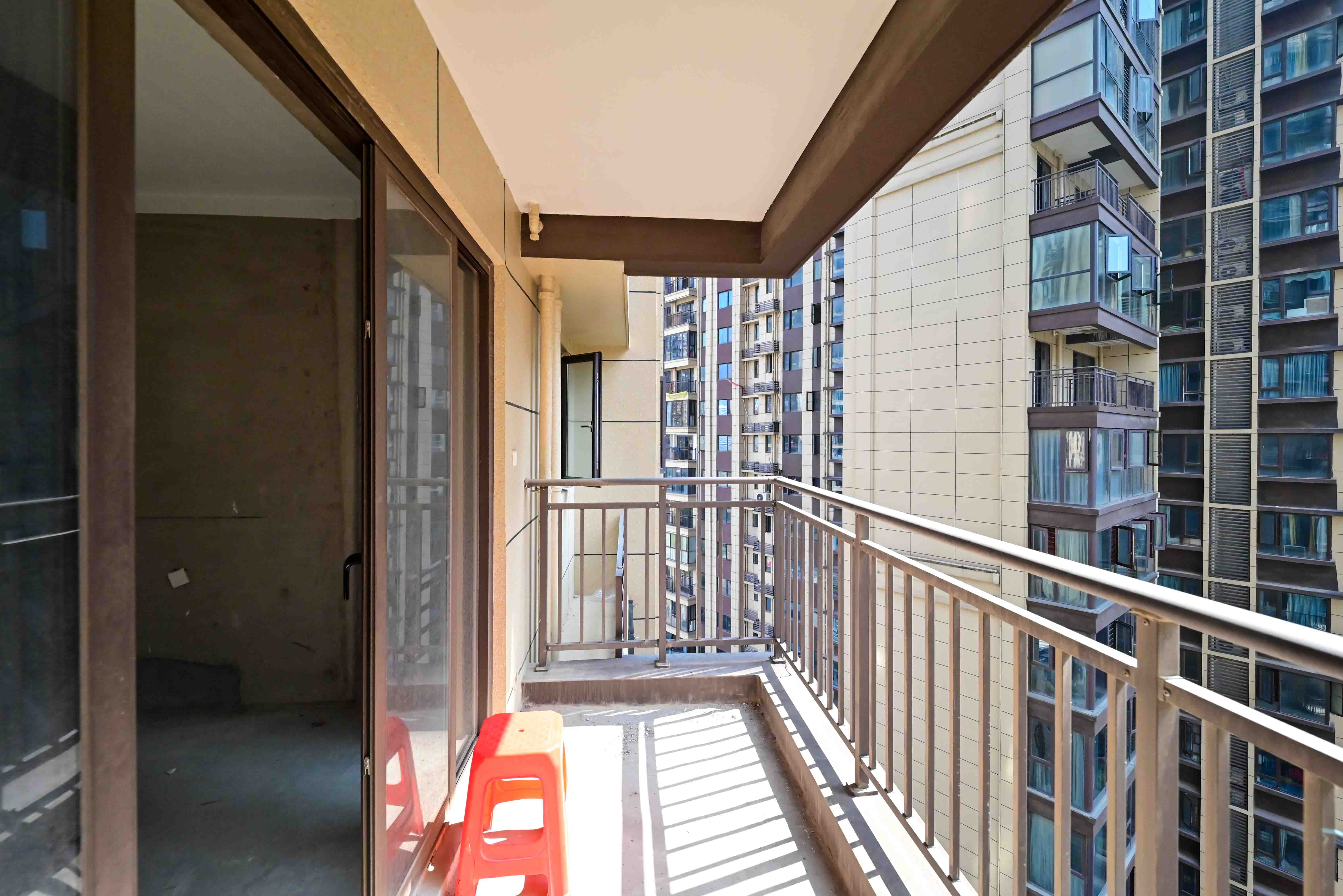 保利大都汇一期、二期 4室2厅2卫 135.0万 保利大都汇一期、二期 4室2厅2卫 135.0万其他