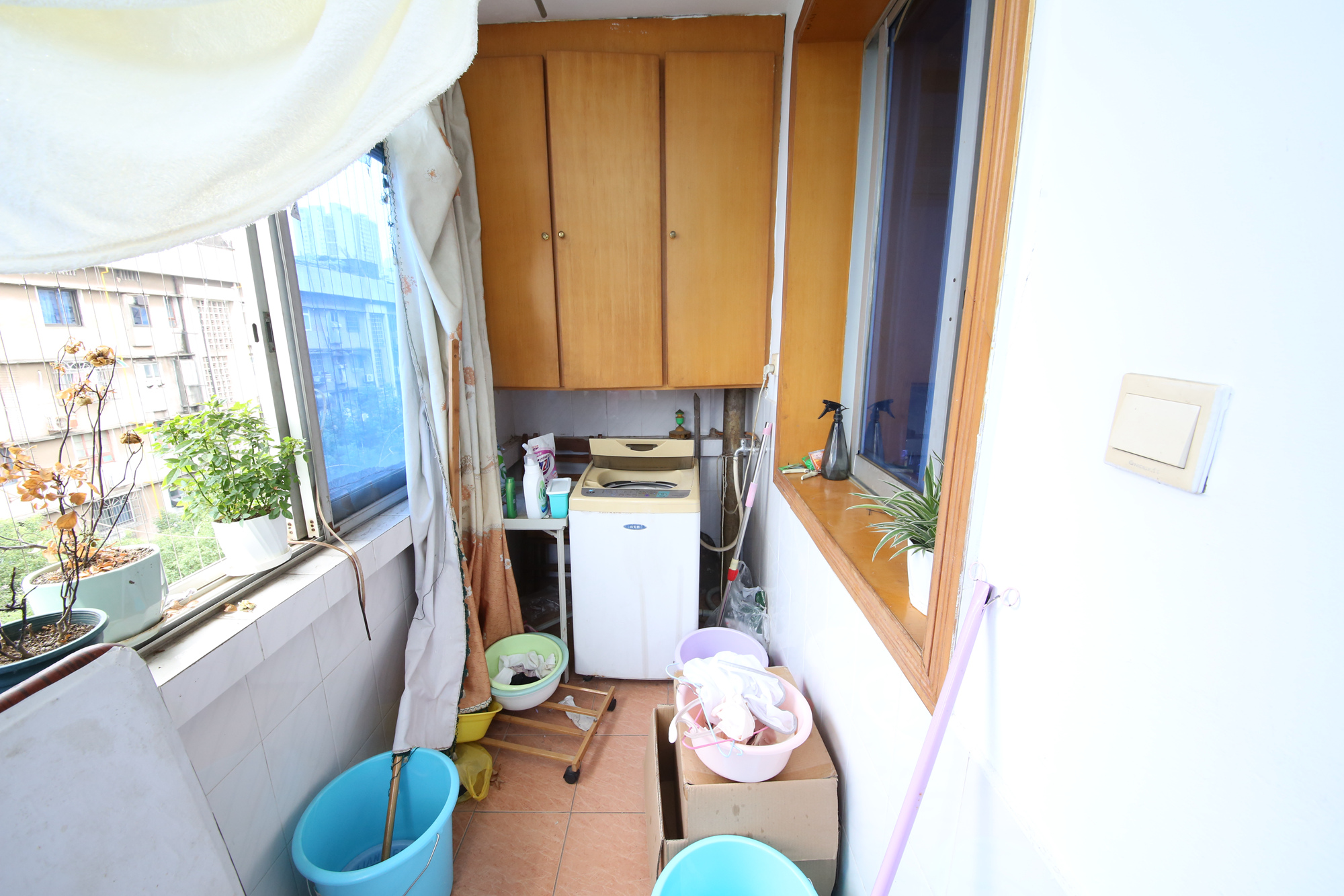人民新村  3室1厅1卫   52.00万阳台