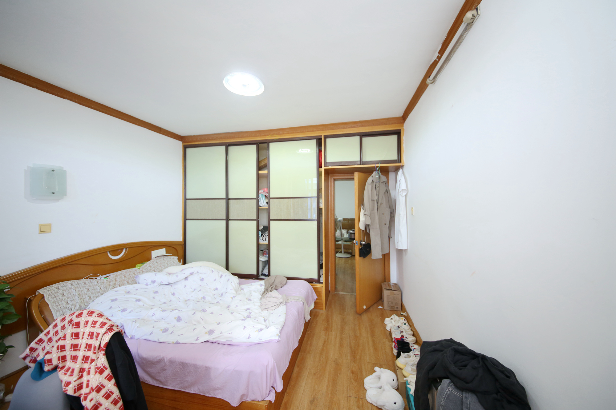 人民新村  3室1厅1卫   52.00万卧室