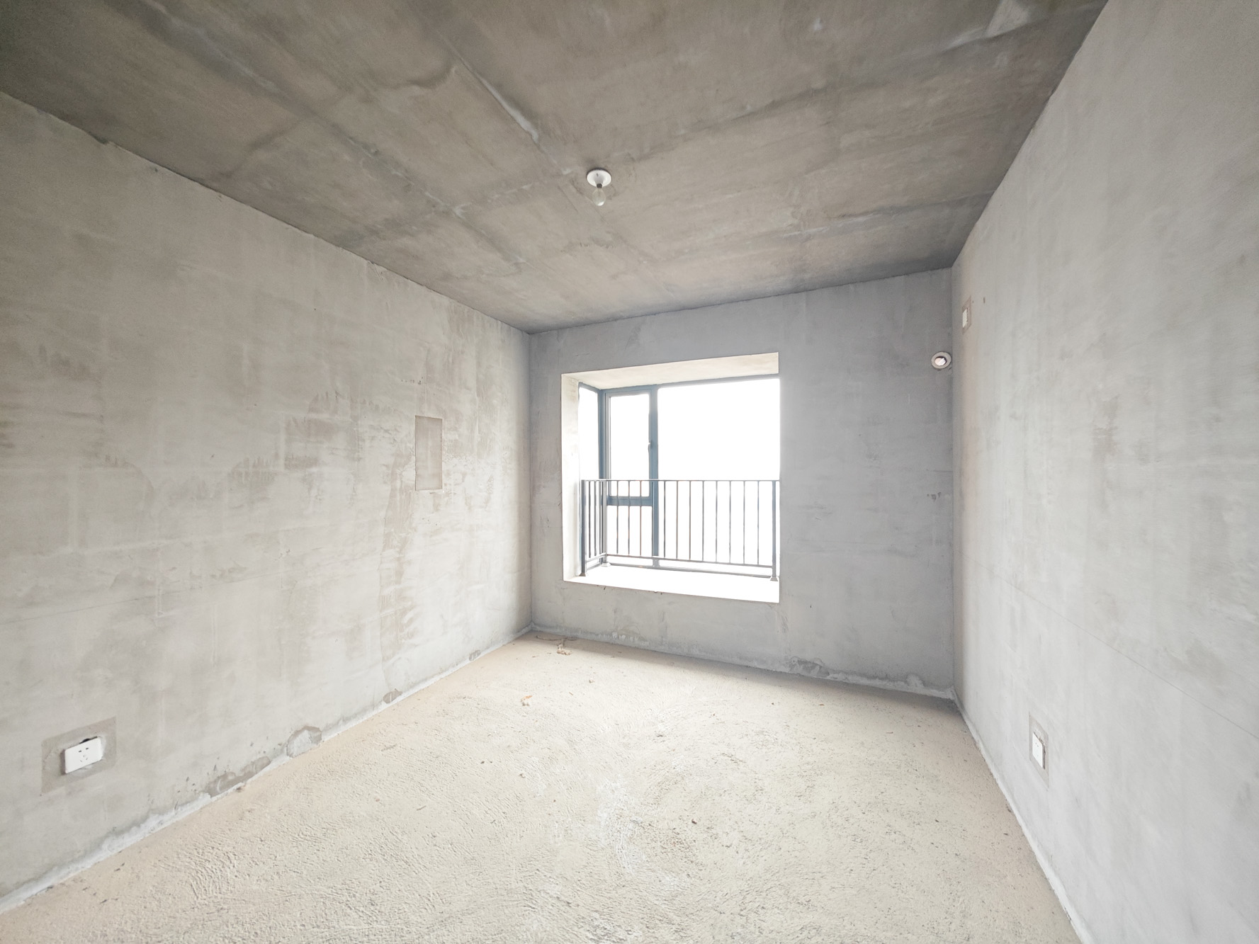 中建嘉和城  3室2厅2卫   95.00万卧室