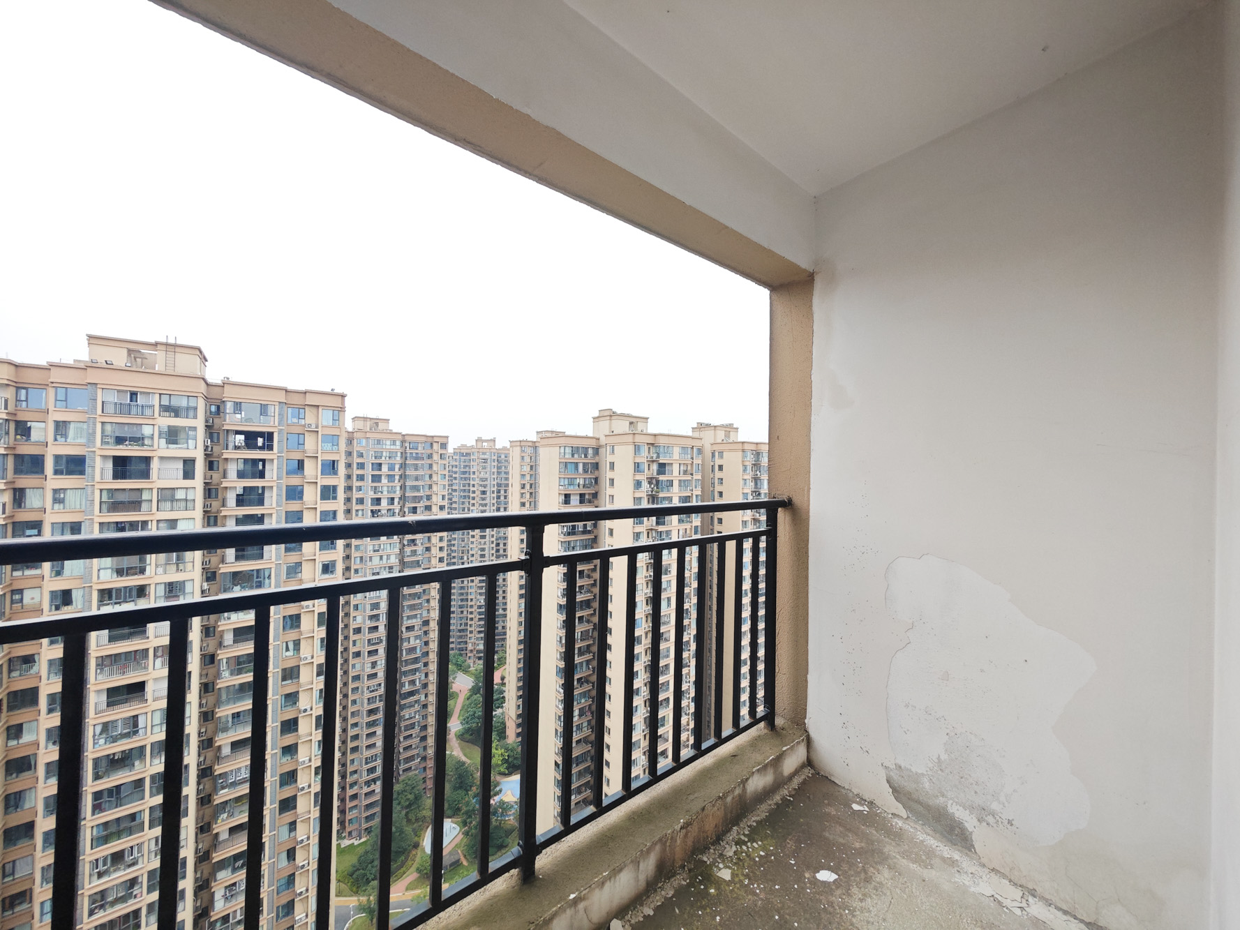 中建嘉和城  3室2厅2卫   95.00万阳台