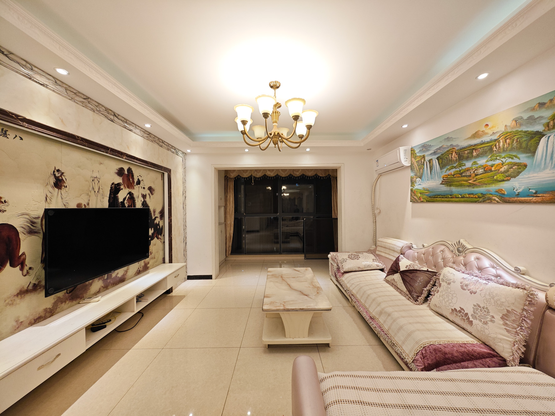 华银天际  3室2厅2卫    92.0万 华银天际  3室2厅2卫    92.0万客厅