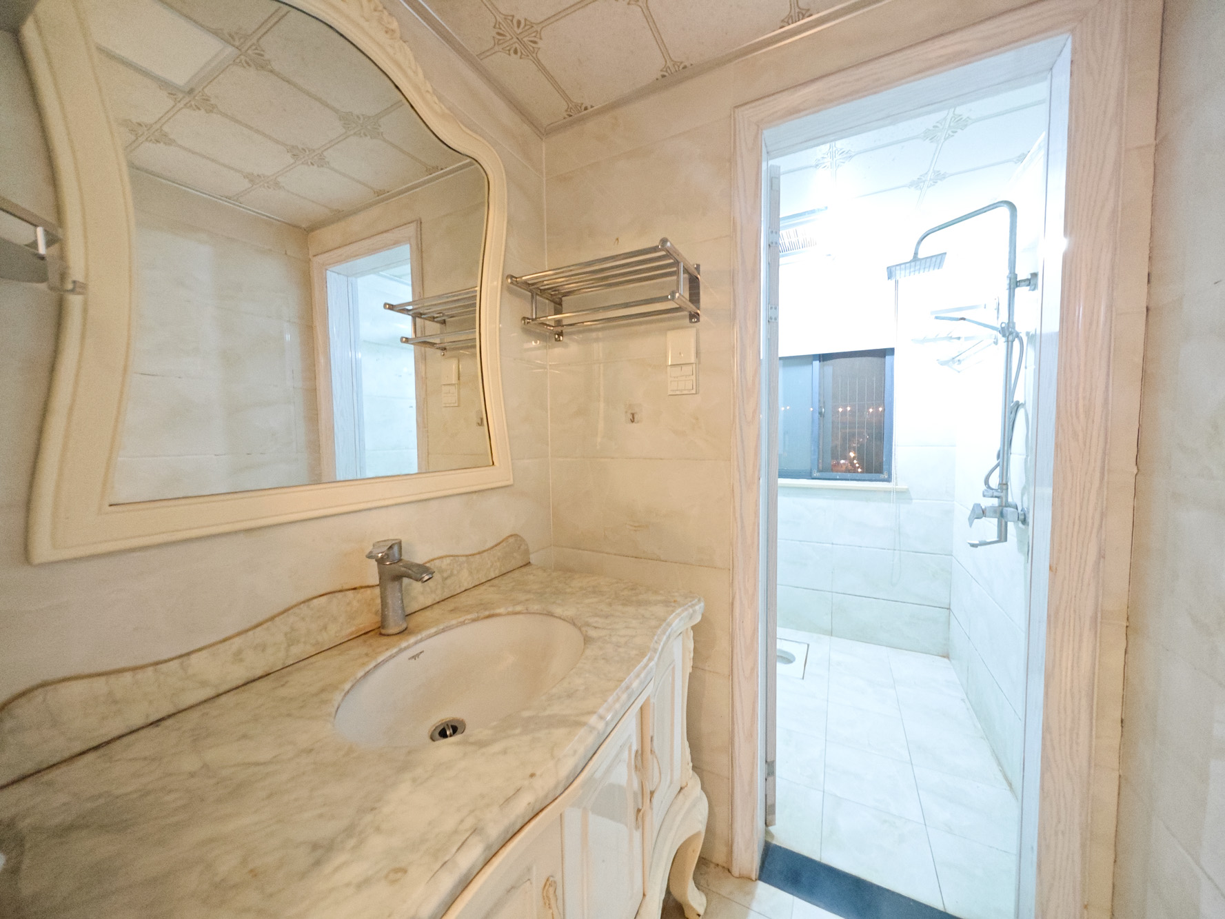 华银天际  3室2厅2卫    92.0万 华银天际  3室2厅2卫    92.0万卫生间