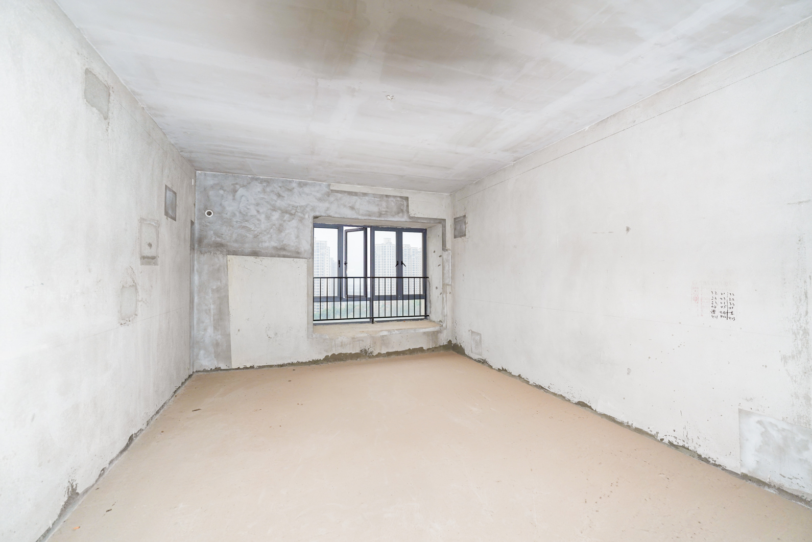 碧桂园南城首府(东宸林海) 5室2厅3卫 180.0万 碧桂园南城首府(东宸林海) 5室2厅3卫 180.0万卧室