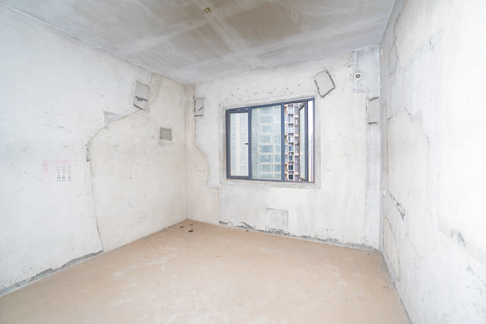 碧桂园南城首府(东宸林海) 5室2厅3卫 180.0万 碧桂园南城首府(东宸林海) 5室2厅3卫 180.0万卧室