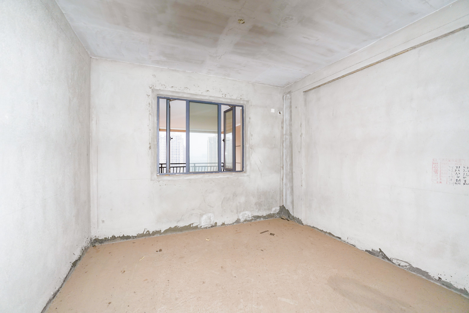 碧桂园南城首府(东宸林海) 5室2厅3卫 180.0万 碧桂园南城首府(东宸林海) 5室2厅3卫 180.0万卧室