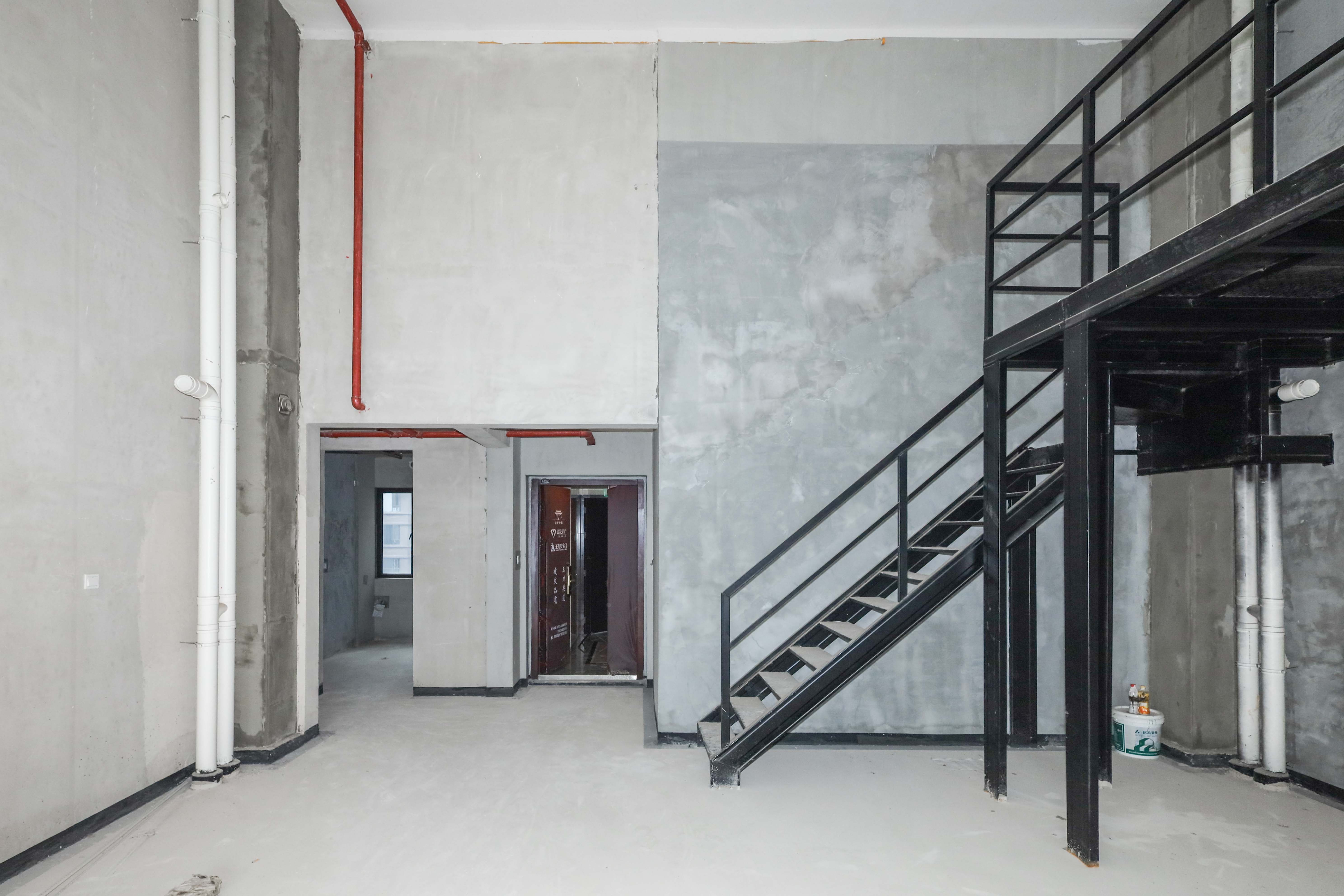 建发央著  4室2厅2卫   286.00万客厅