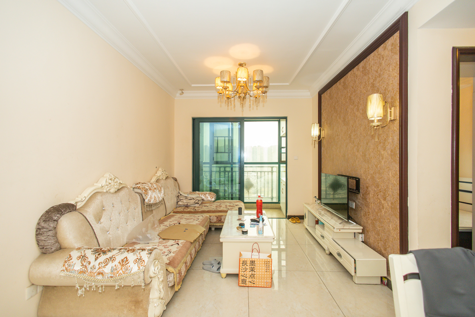 恒大翡翠华庭  3室2厅1卫    67.8万 恒大翡翠华庭  3室2厅1卫    67.8万