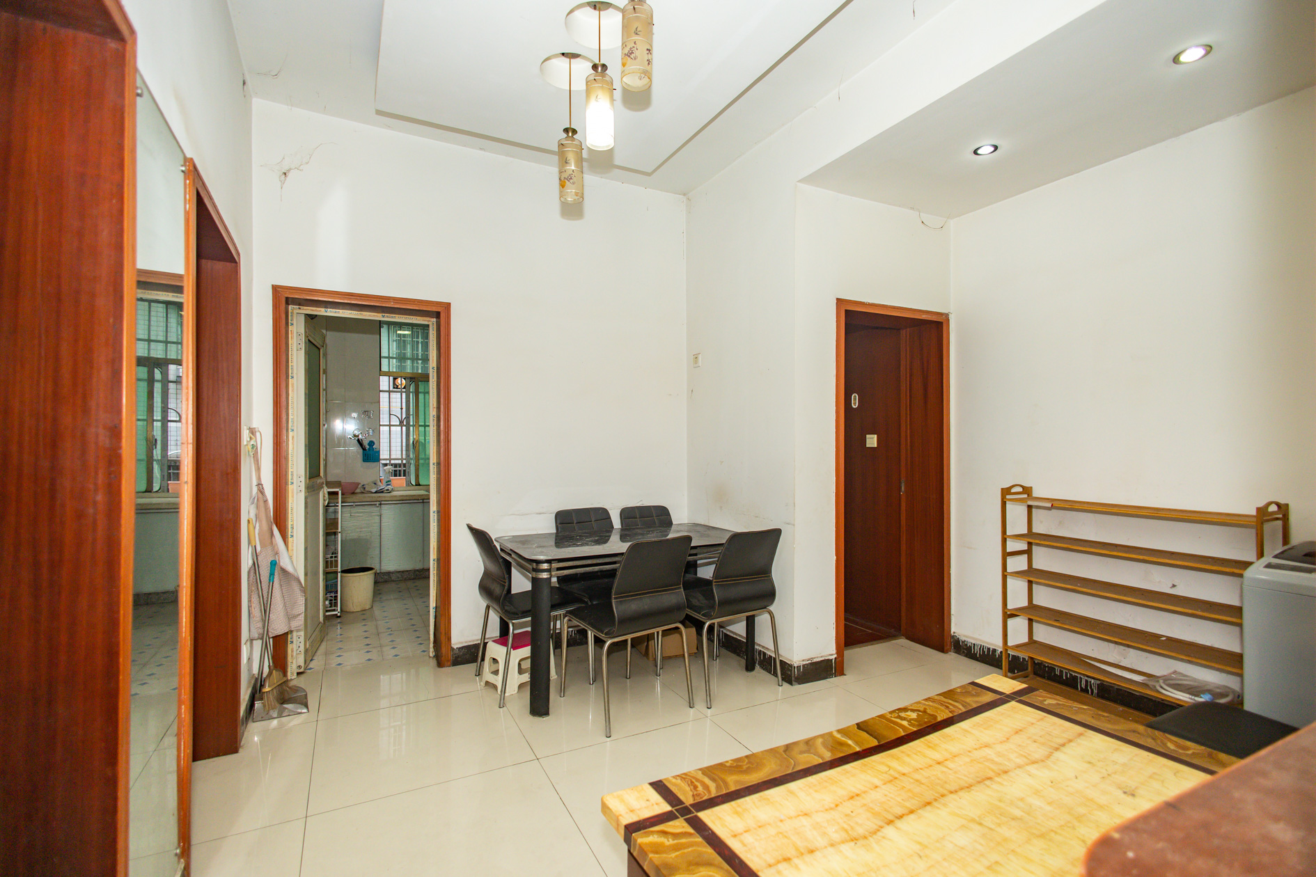 松雅安置小区 8室8厅4卫 228.0万 松雅安置小区 8室8厅4卫 228.0万客厅